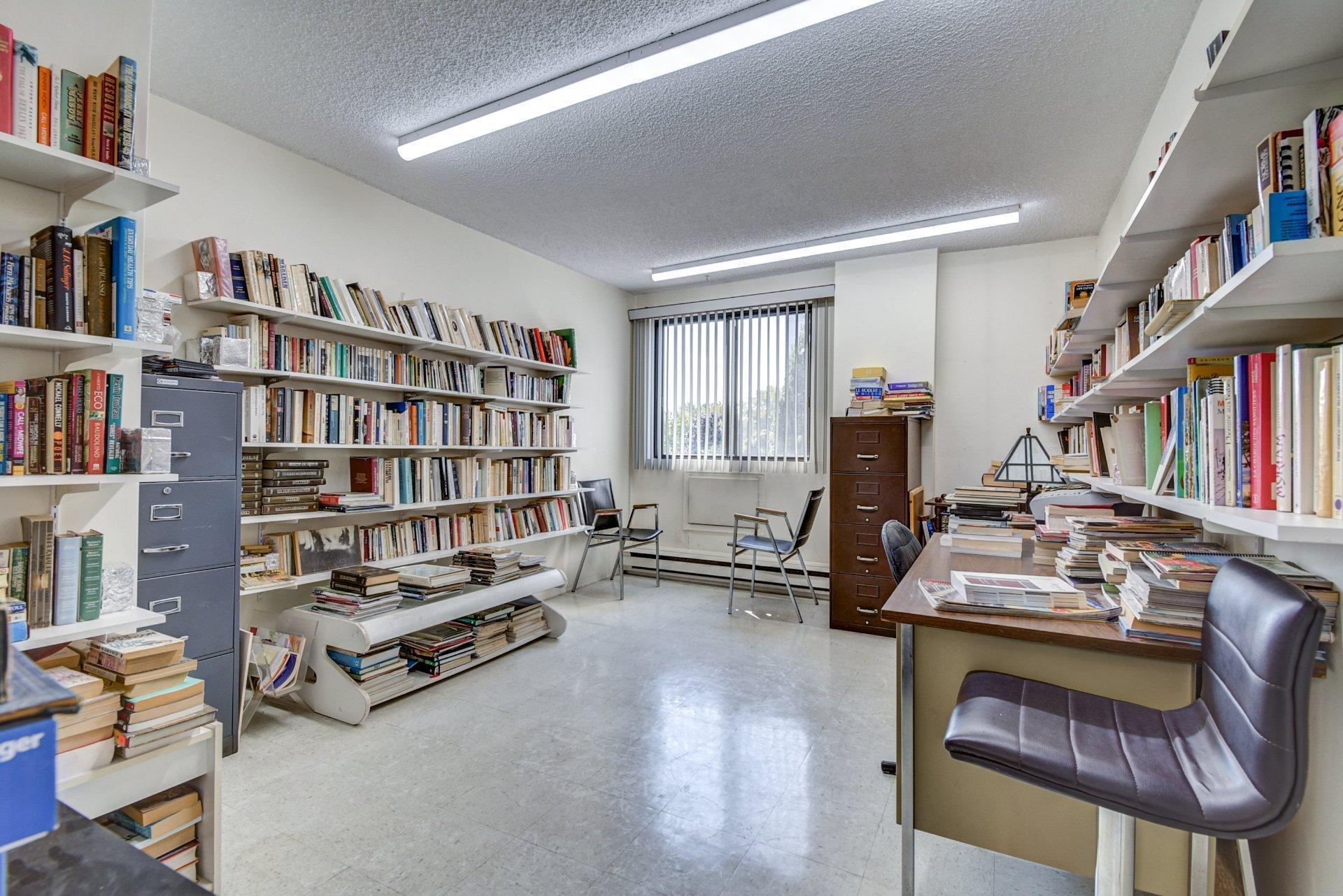 









2505


Av. du Havre-des-Îles

, 404,
Laval (Chomedey),




QC
H7W4X9

