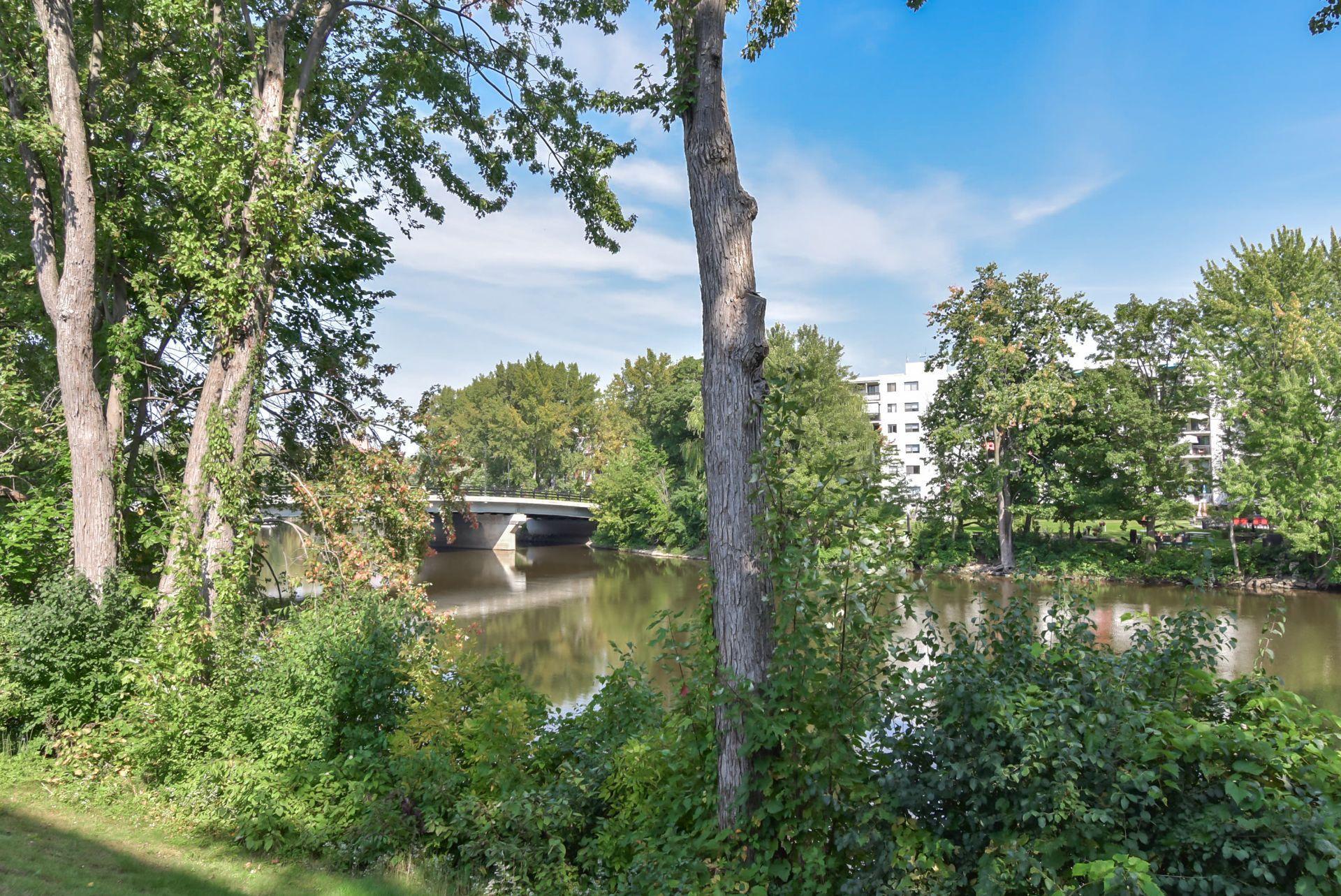 









2505


Av. du Havre-des-Îles

, 404,
Laval (Chomedey),




QC
H7W4X9

