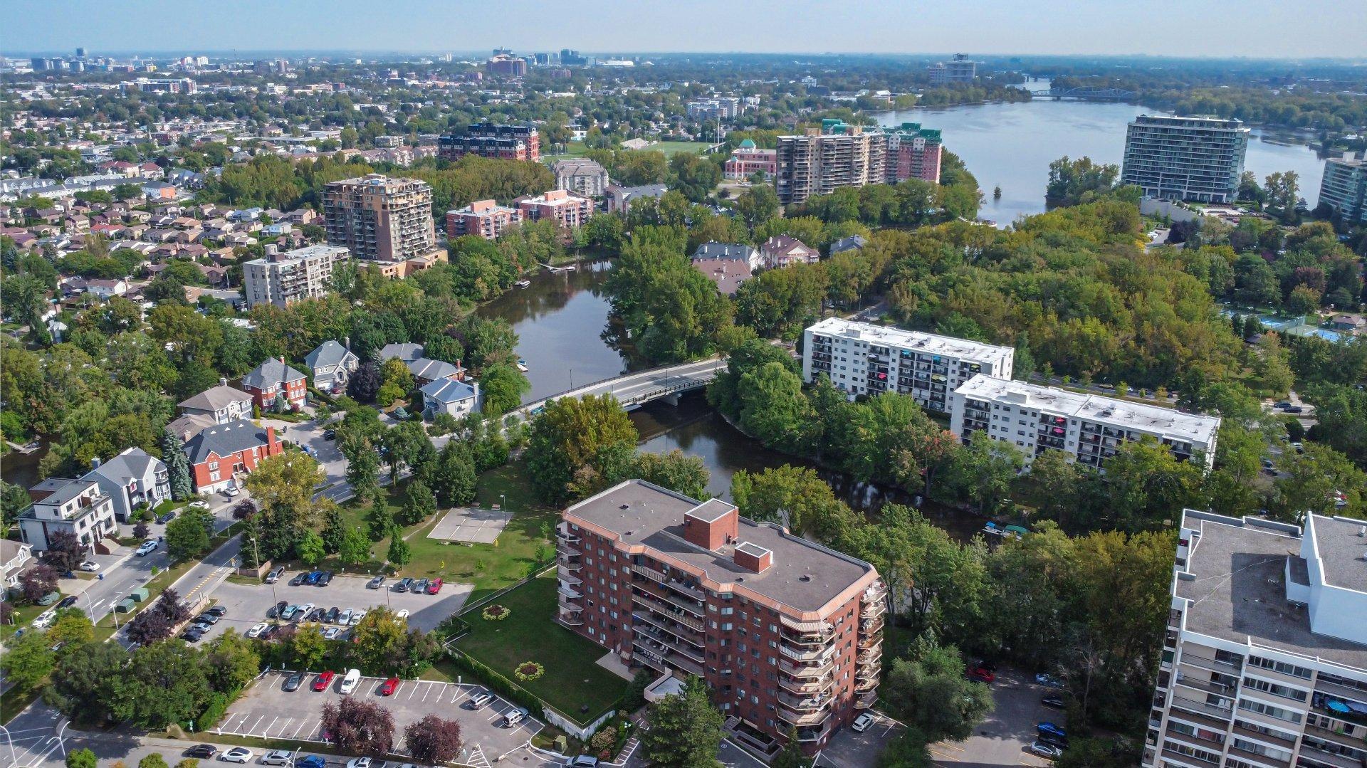 









2505


Av. du Havre-des-Îles

, 404,
Laval (Chomedey),




QC
H7W4X9

