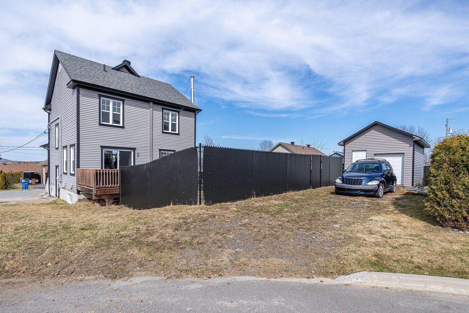 









370


Rue Céline

,
Waterville,




QC
J0B3H0

