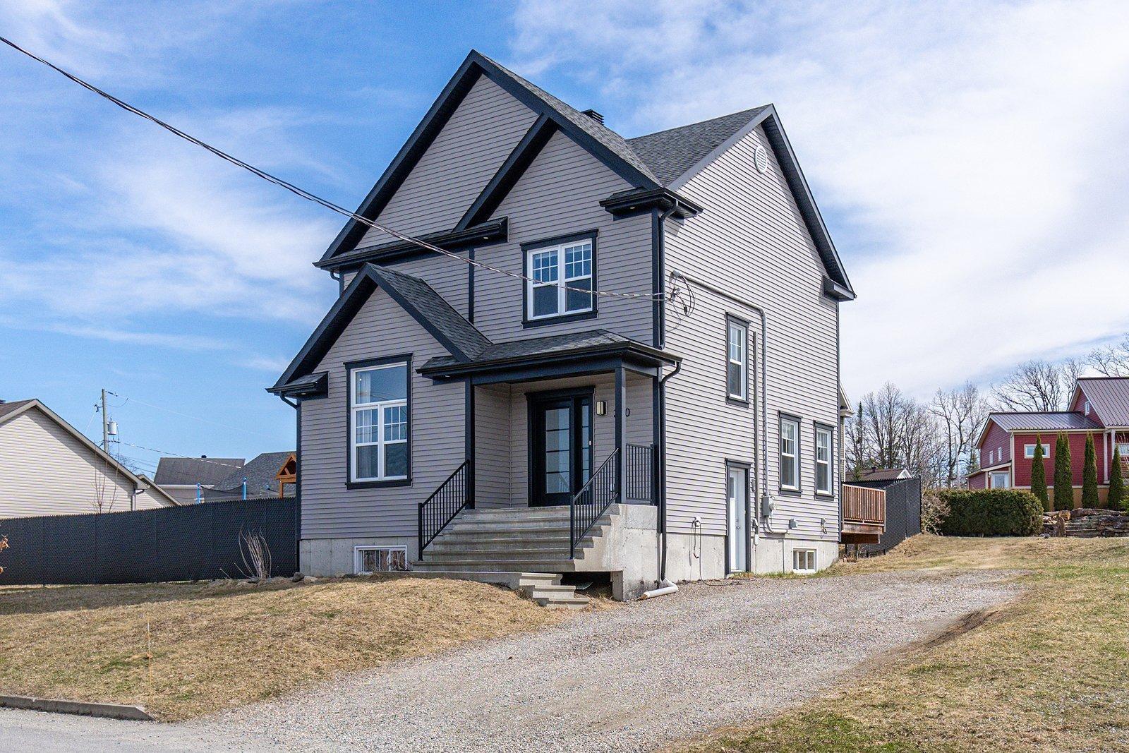 









370


Rue Céline

,
Waterville,




QC
J0B3H0

