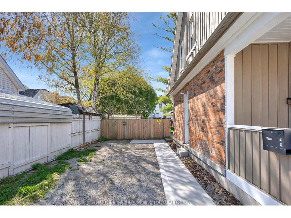 









12


Gray

Street,
Chatham,




ON
N7M 1S6


