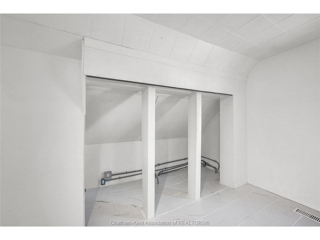 









12


Gray

Street,
Chatham,




ON
N7M 1S6

