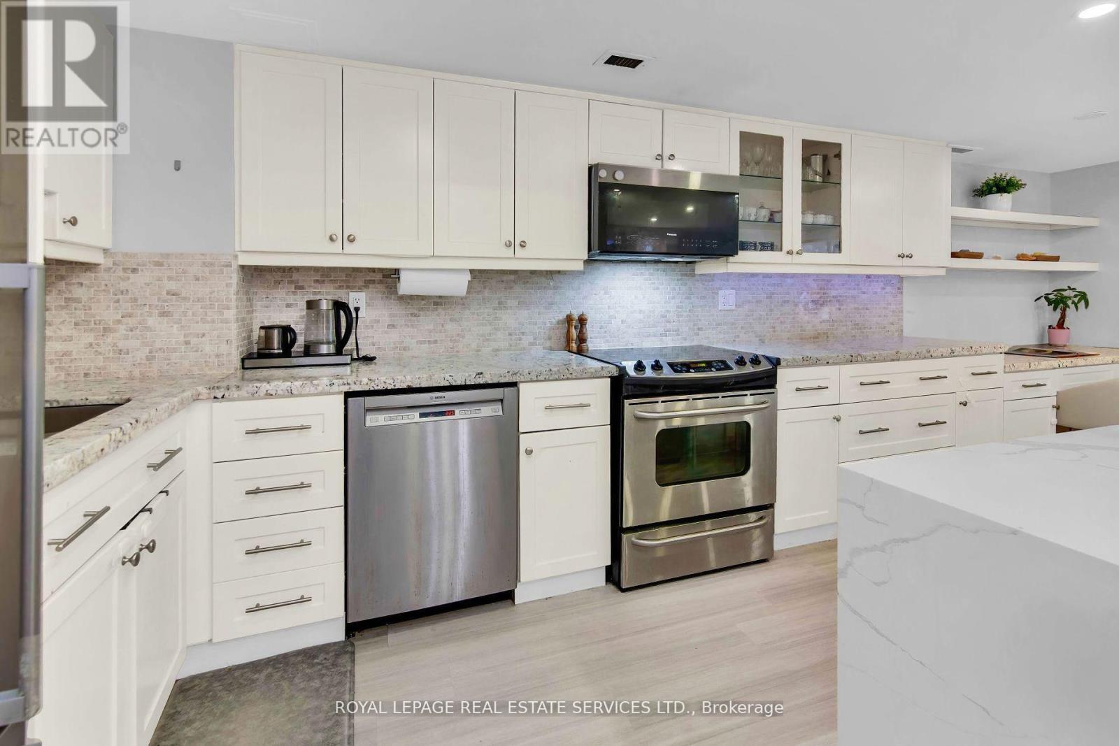 












2006 - 30 WELLINGTON STREET E

,
Toronto,




Ontario
M5E1S3

