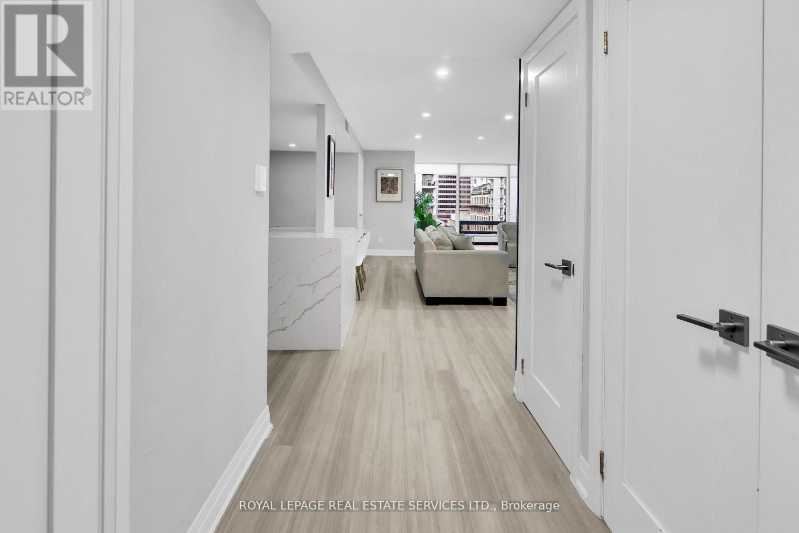 












2006 - 30 WELLINGTON STREET E

,
Toronto,




Ontario
M5E1S3

