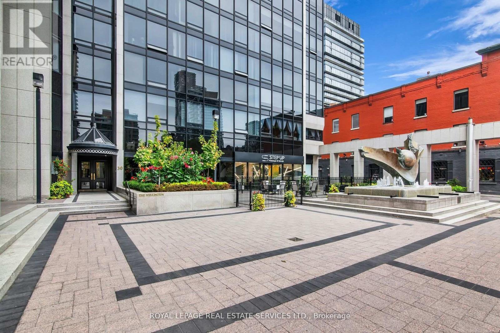 












2006 - 30 WELLINGTON STREET E

,
Toronto,




Ontario
M5E1S3

