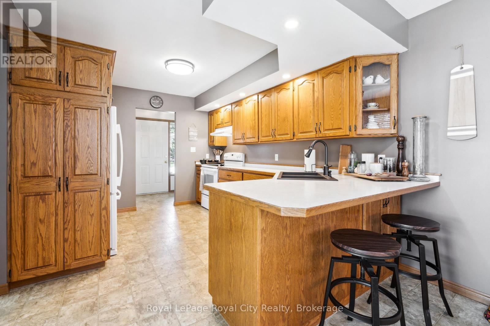 












320 BELL STREET

,
Minto (Palmerston),




Ontario
N0G2P0

