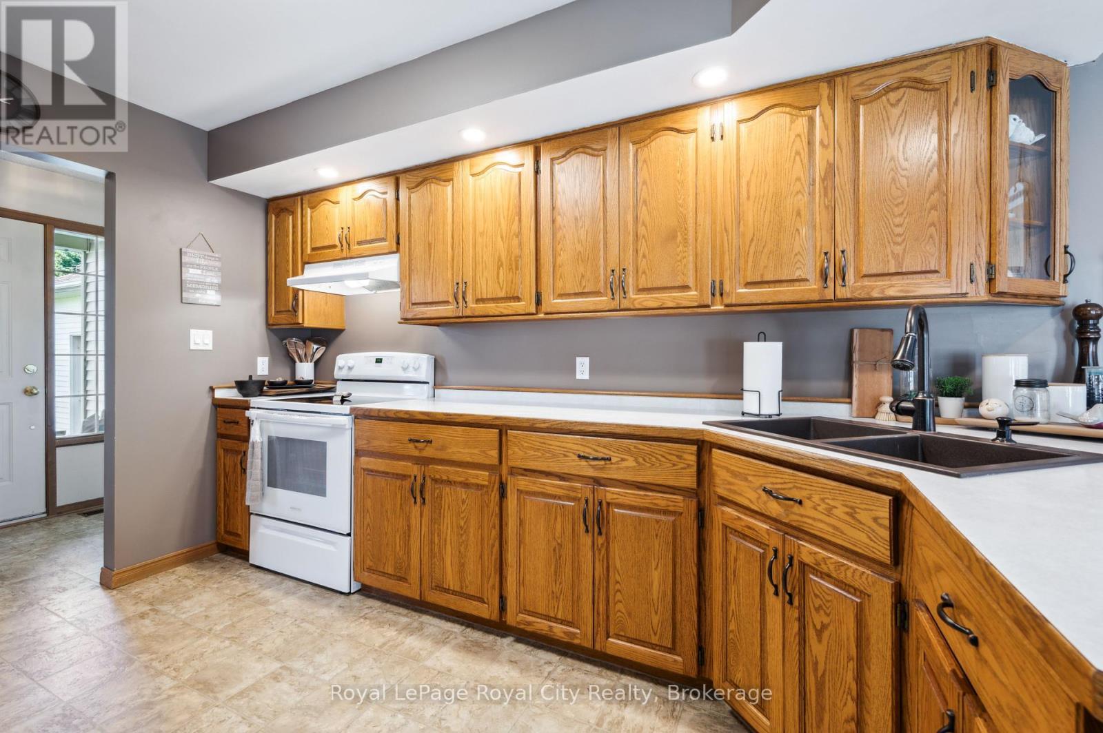 












320 BELL STREET

,
Minto (Palmerston),




Ontario
N0G2P0


