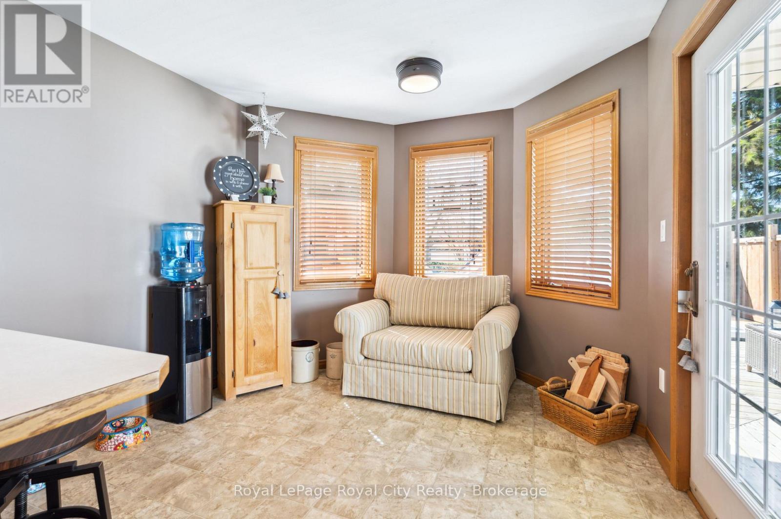 












320 BELL STREET

,
Minto (Palmerston),




Ontario
N0G2P0

