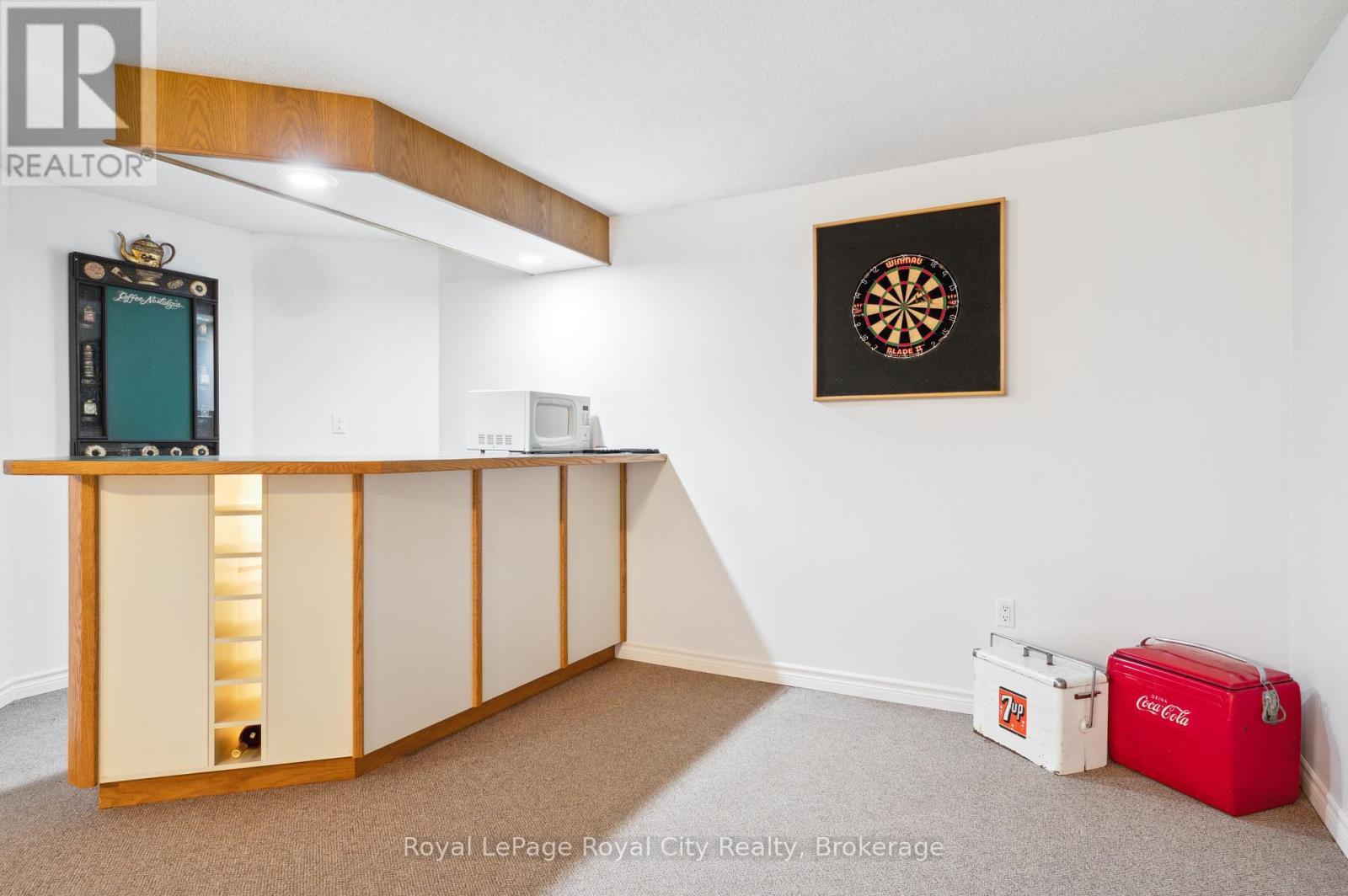 












320 BELL STREET

,
Minto (Palmerston),




Ontario
N0G2P0


