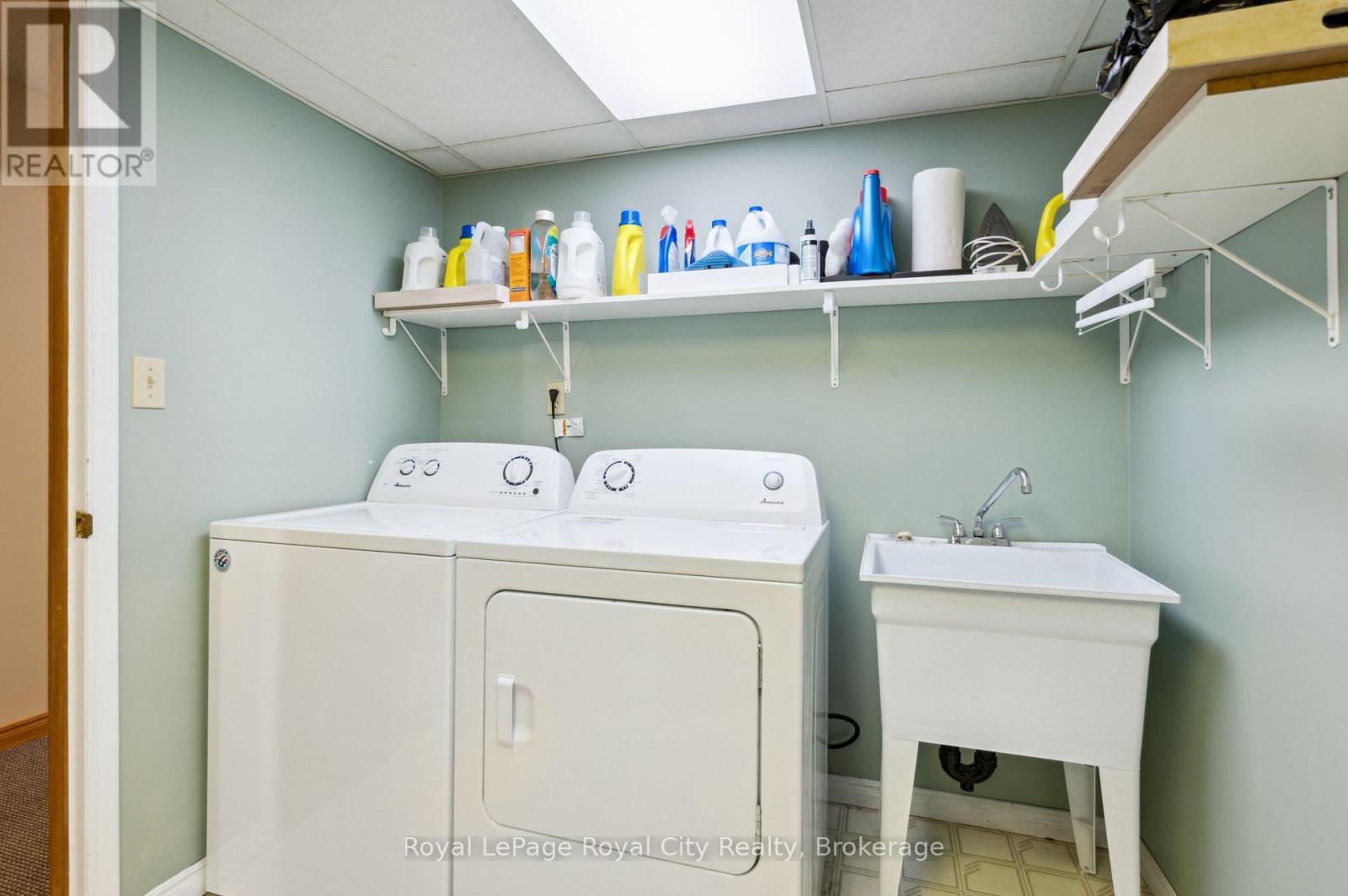












320 BELL STREET

,
Minto (Palmerston),




Ontario
N0G2P0

