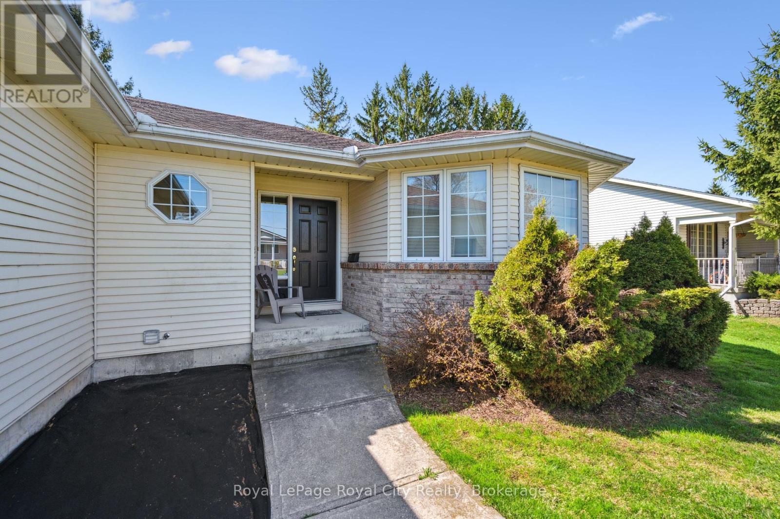 












320 BELL STREET

,
Minto (Palmerston),




Ontario
N0G2P0

