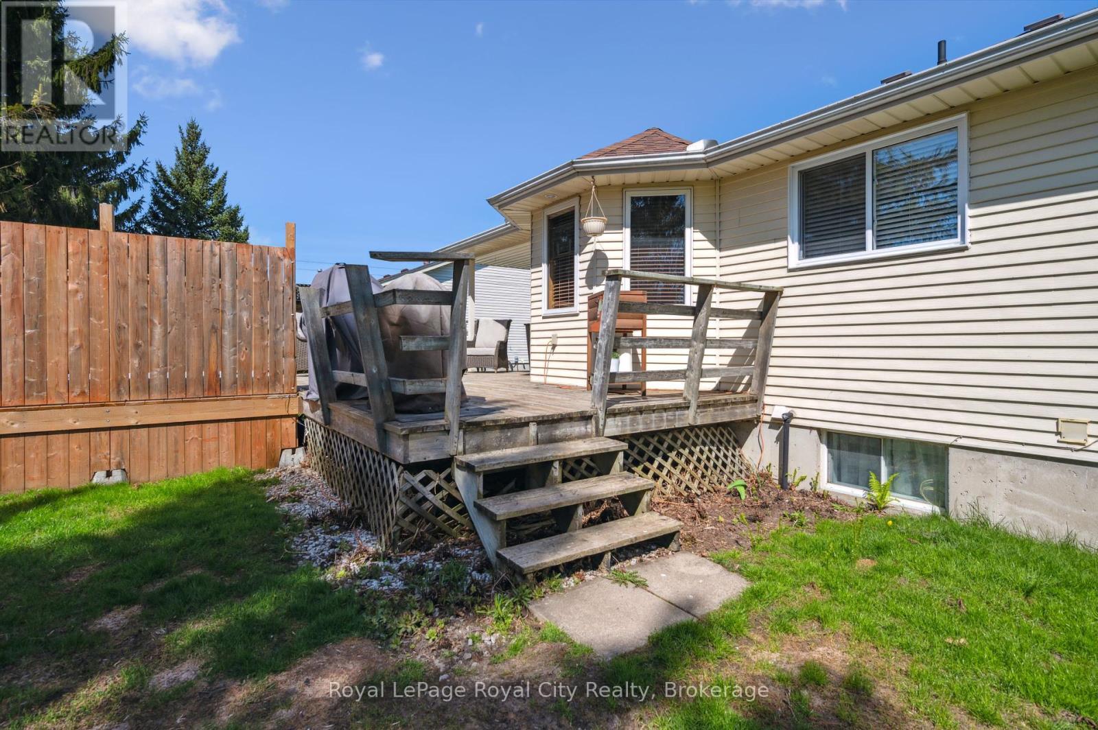 












320 BELL STREET

,
Minto (Palmerston),




Ontario
N0G2P0


