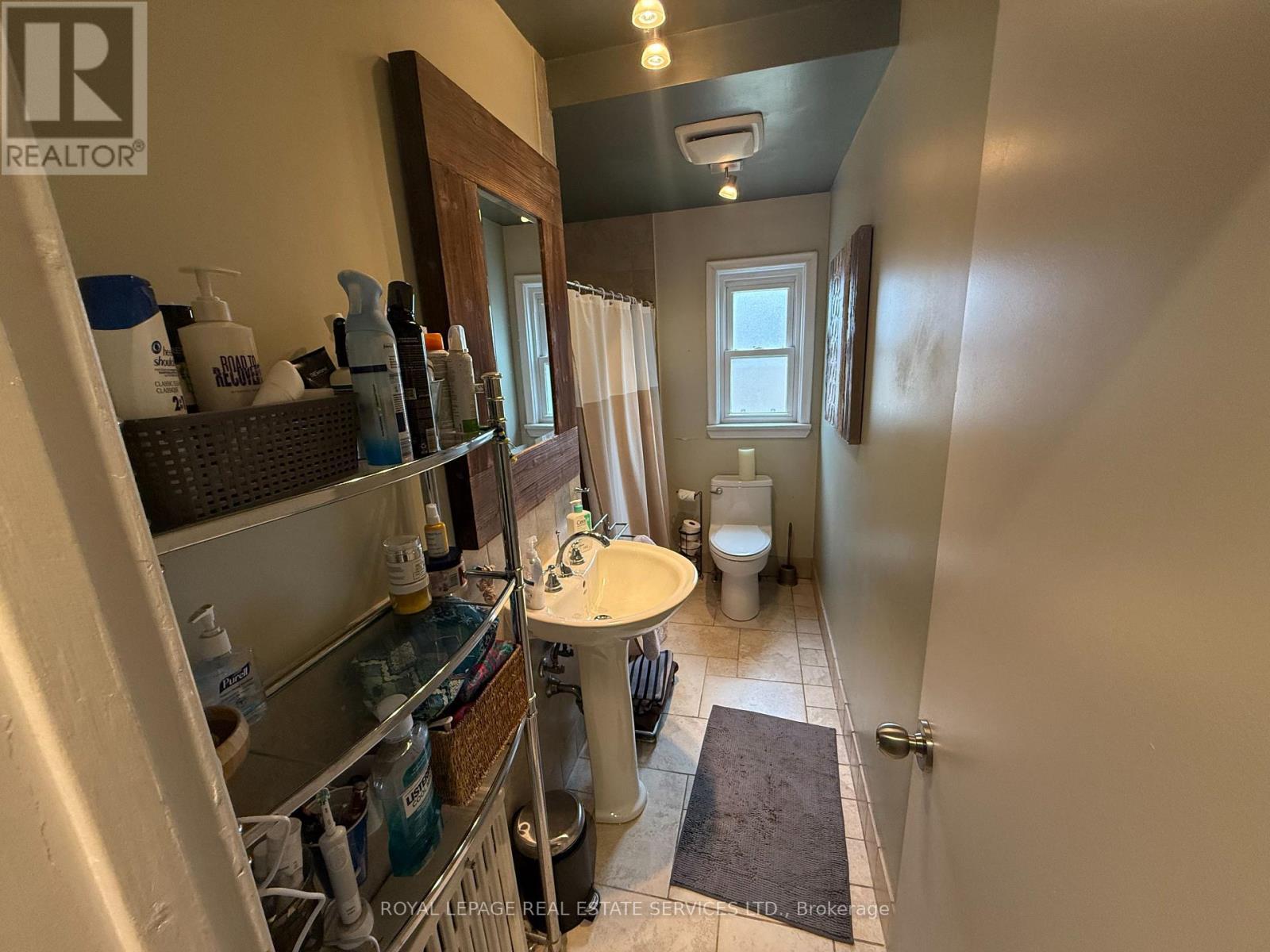 












2 - 475 WINONA DRIVE

,
Toronto,




Ontario
M6C3V2

