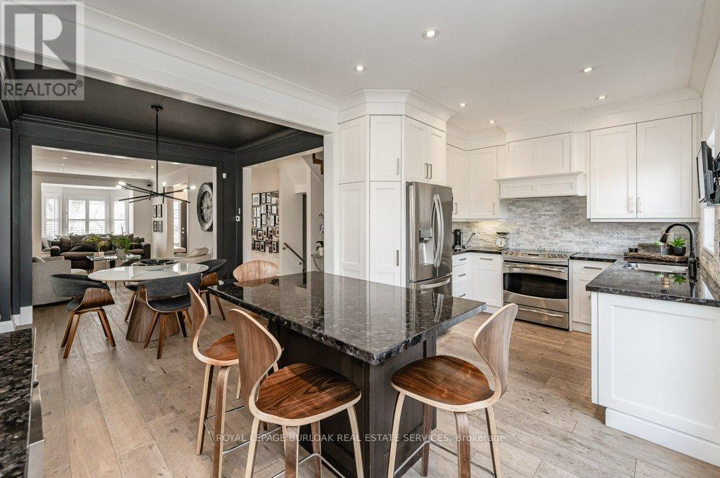 












5 - 1061 NORTH SHORE BOULEVARD E

,
Burlington,




Ontario
L7T1X9

