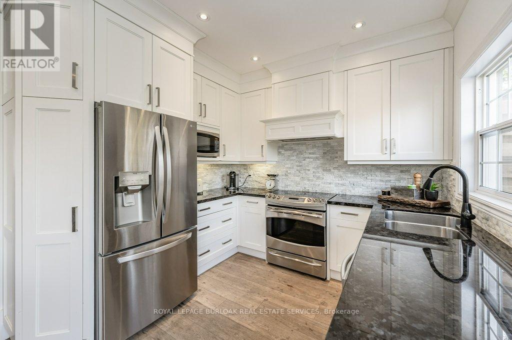 












5 - 1061 NORTH SHORE BOULEVARD E

,
Burlington,




Ontario
L7T1X9

