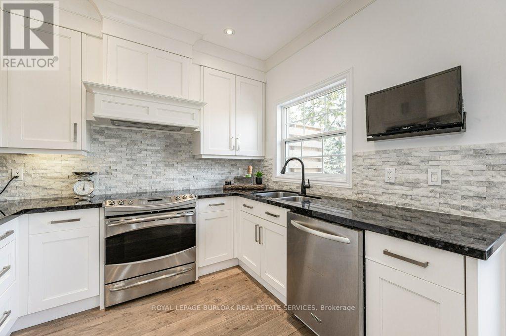 












5 - 1061 NORTH SHORE BOULEVARD E

,
Burlington,




Ontario
L7T1X9

