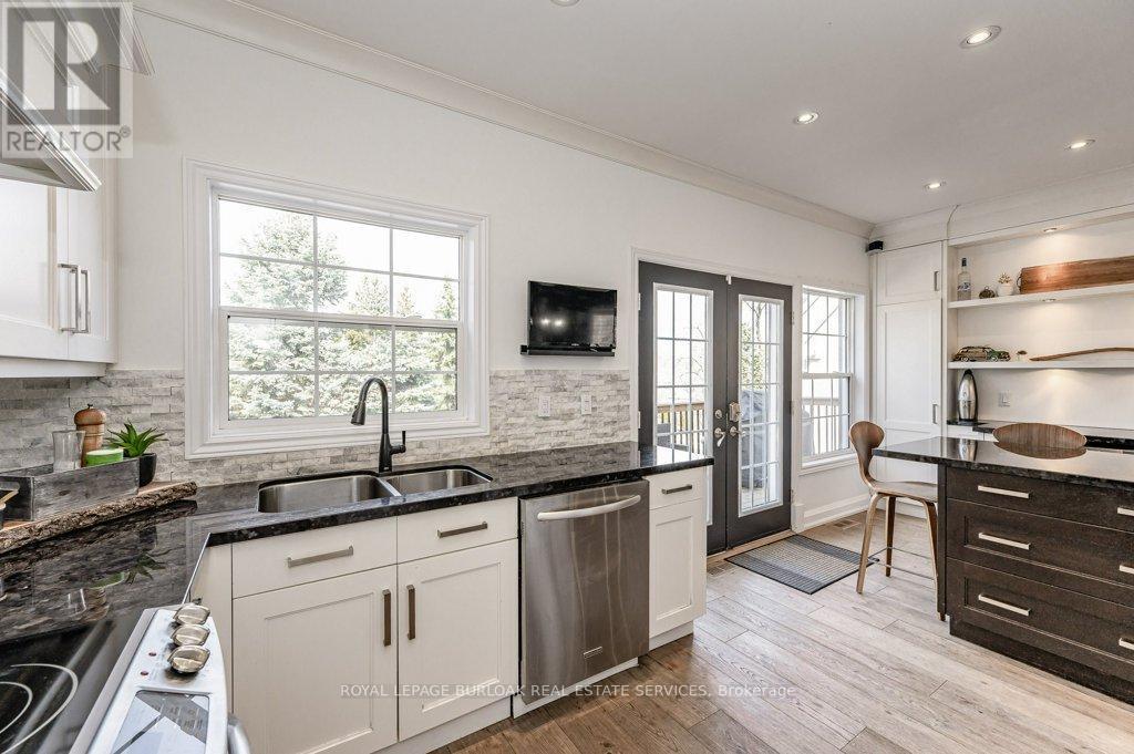 












5 - 1061 NORTH SHORE BOULEVARD E

,
Burlington,




Ontario
L7T1X9

