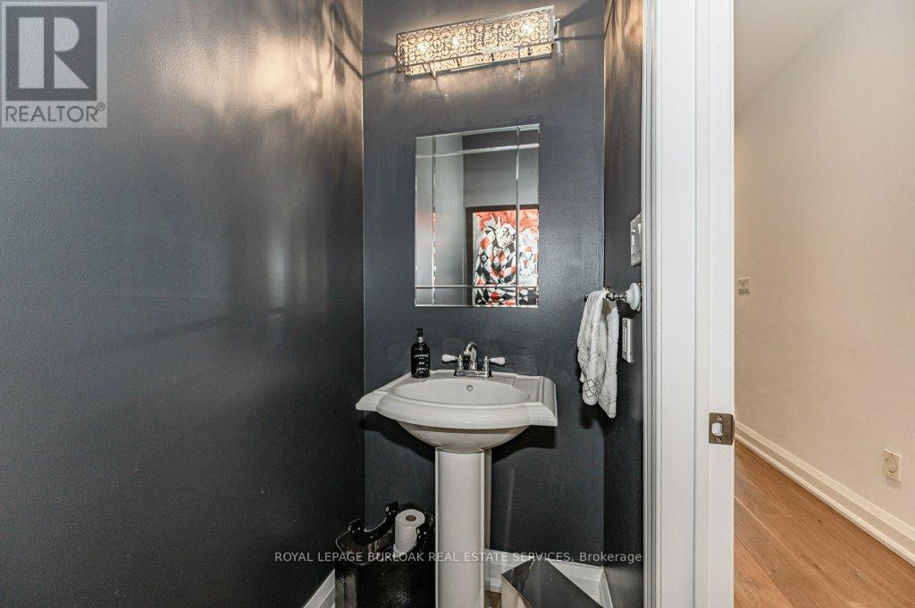 












5 - 1061 NORTH SHORE BOULEVARD E

,
Burlington,




Ontario
L7T1X9

