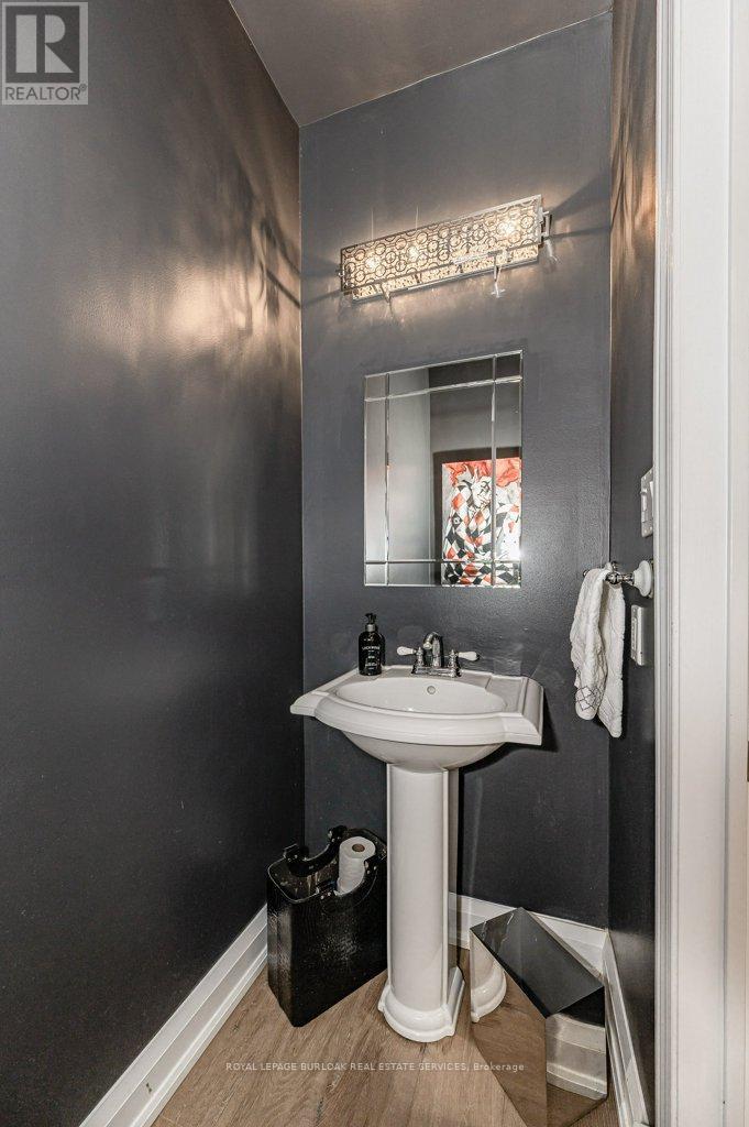 












5 - 1061 NORTH SHORE BOULEVARD E

,
Burlington,




Ontario
L7T1X9

