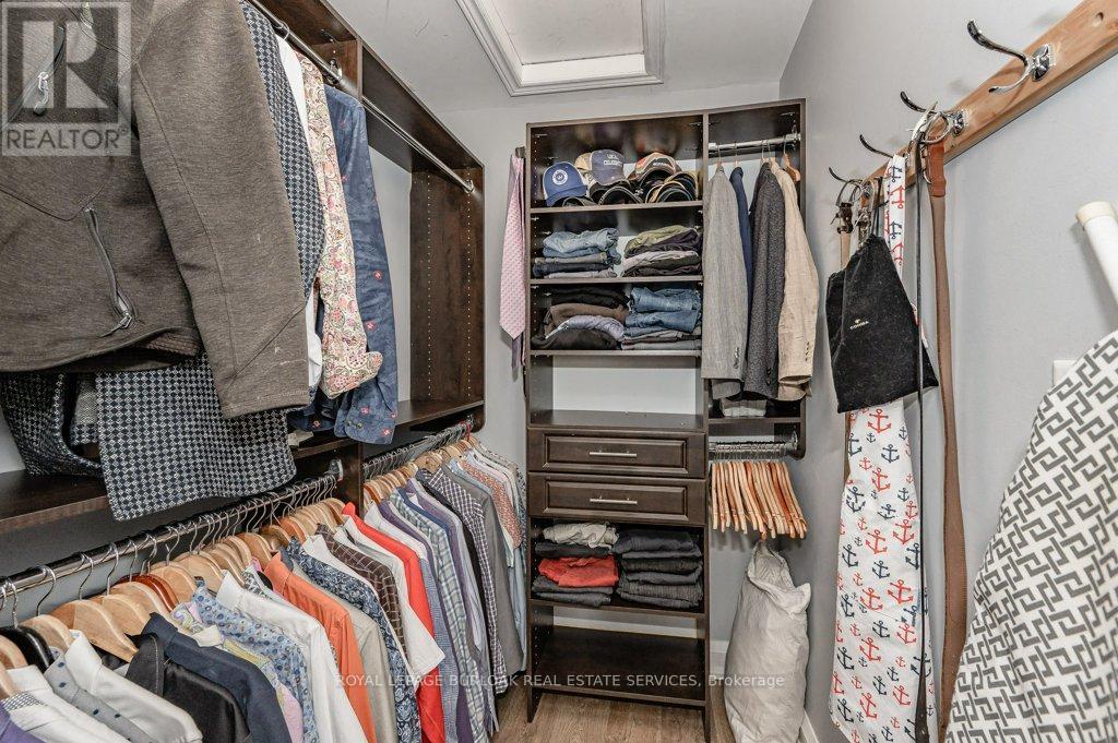 












5 - 1061 NORTH SHORE BOULEVARD E

,
Burlington,




Ontario
L7T1X9

