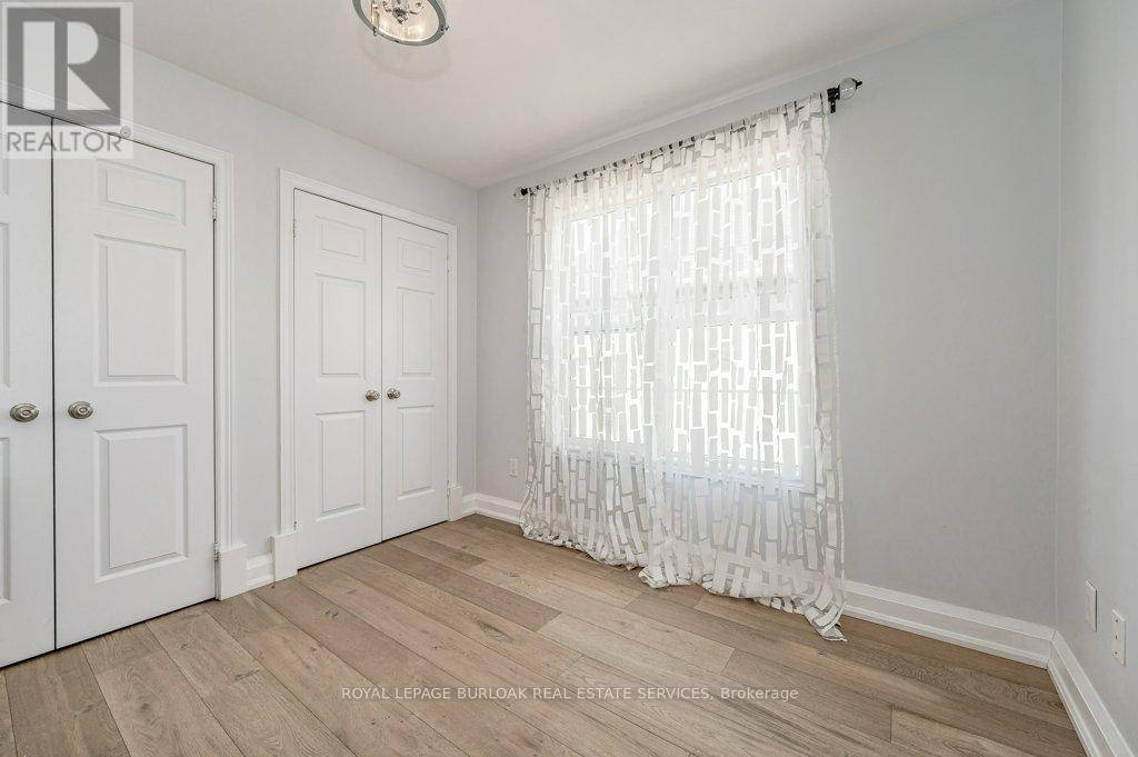 












5 - 1061 NORTH SHORE BOULEVARD E

,
Burlington,




Ontario
L7T1X9

