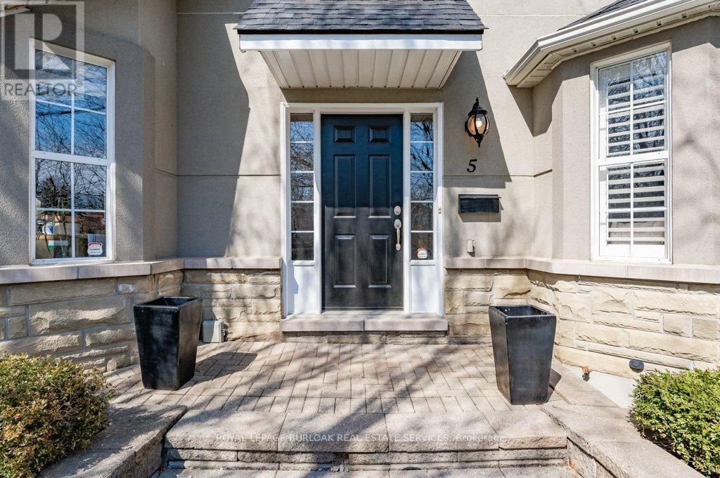 












5 - 1061 NORTH SHORE BOULEVARD E

,
Burlington,




Ontario
L7T1X9

