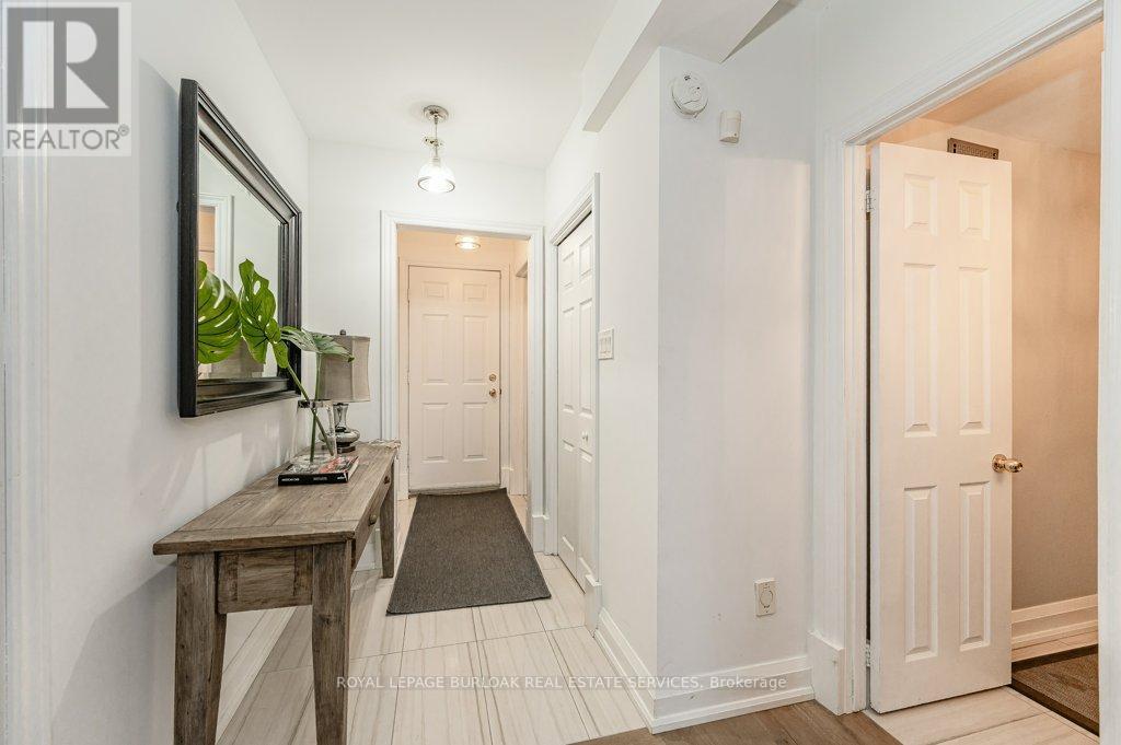 












5 - 1061 NORTH SHORE BOULEVARD E

,
Burlington,




Ontario
L7T1X9

