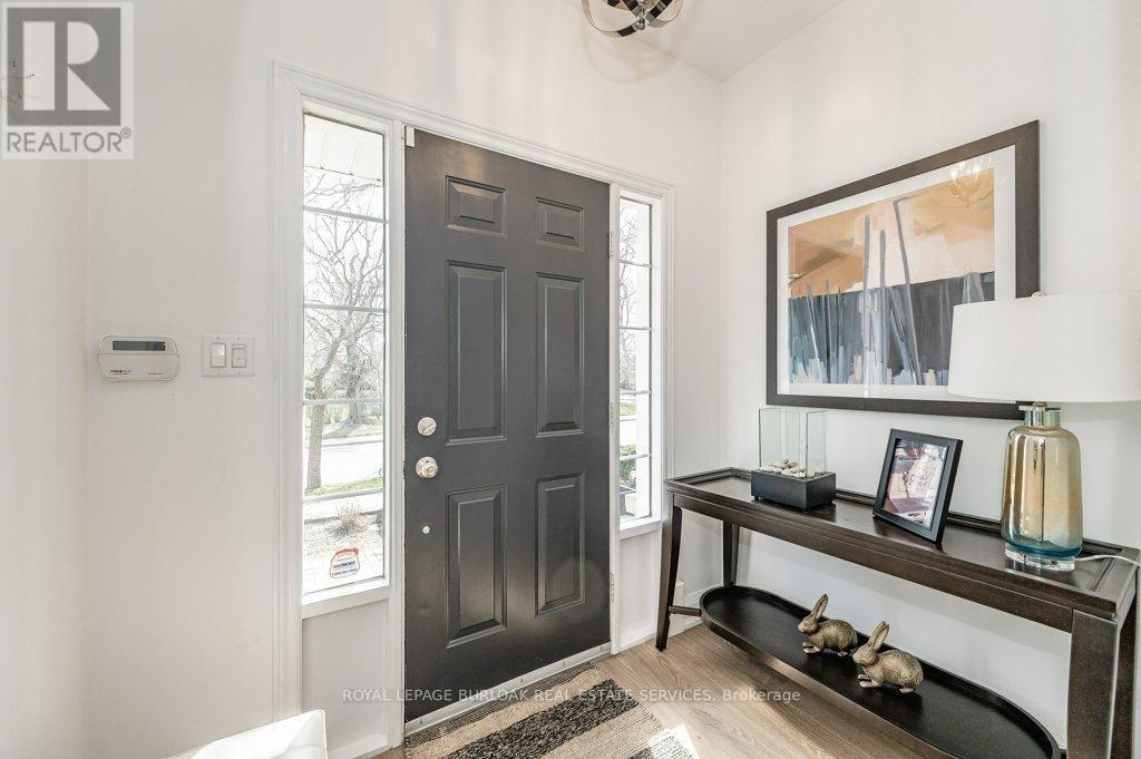 












5 - 1061 NORTH SHORE BOULEVARD E

,
Burlington,




Ontario
L7T1X9

