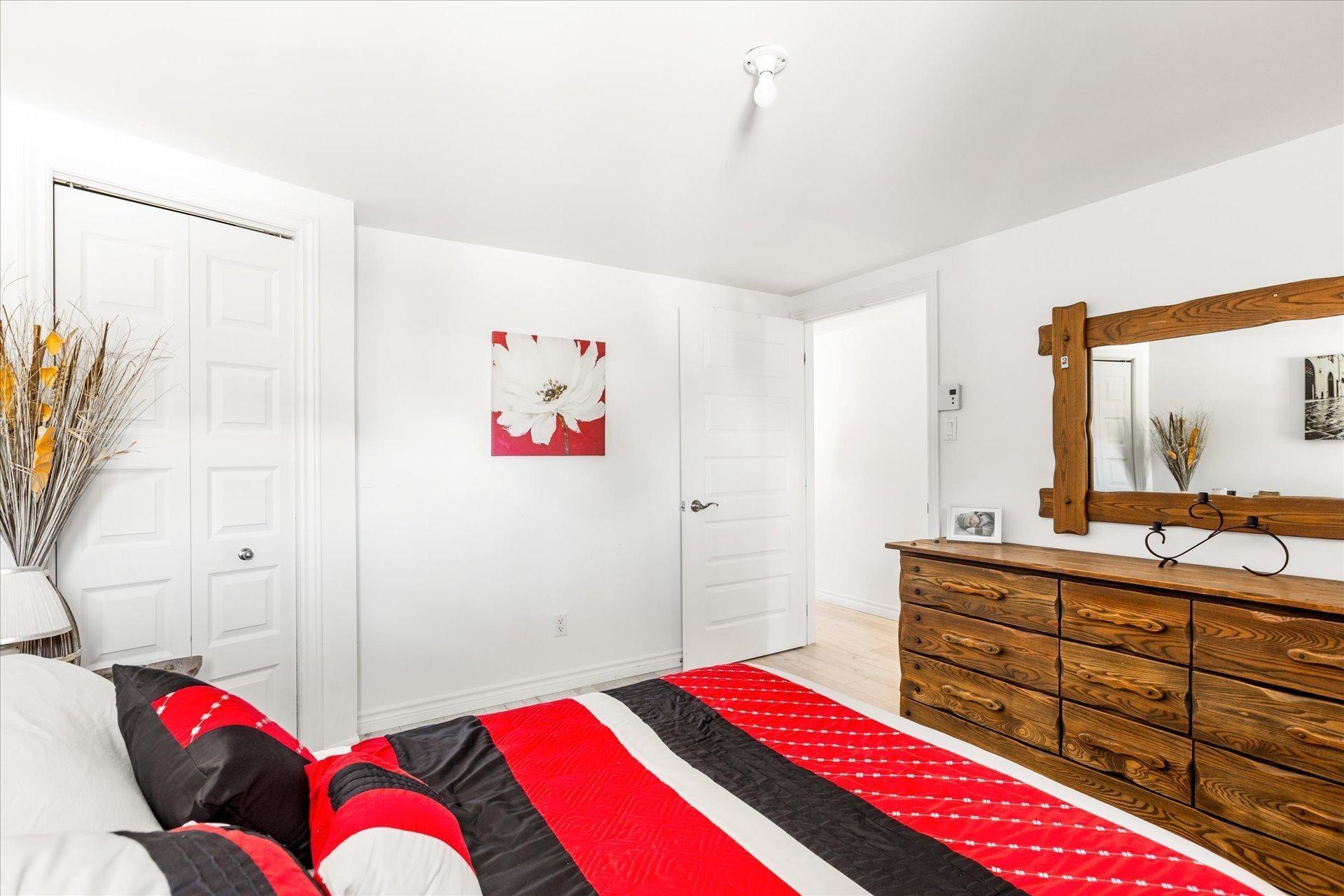









625

 - 631


Av. de Grand-Mère

,
Shawinigan,




QC
G9T2H6

