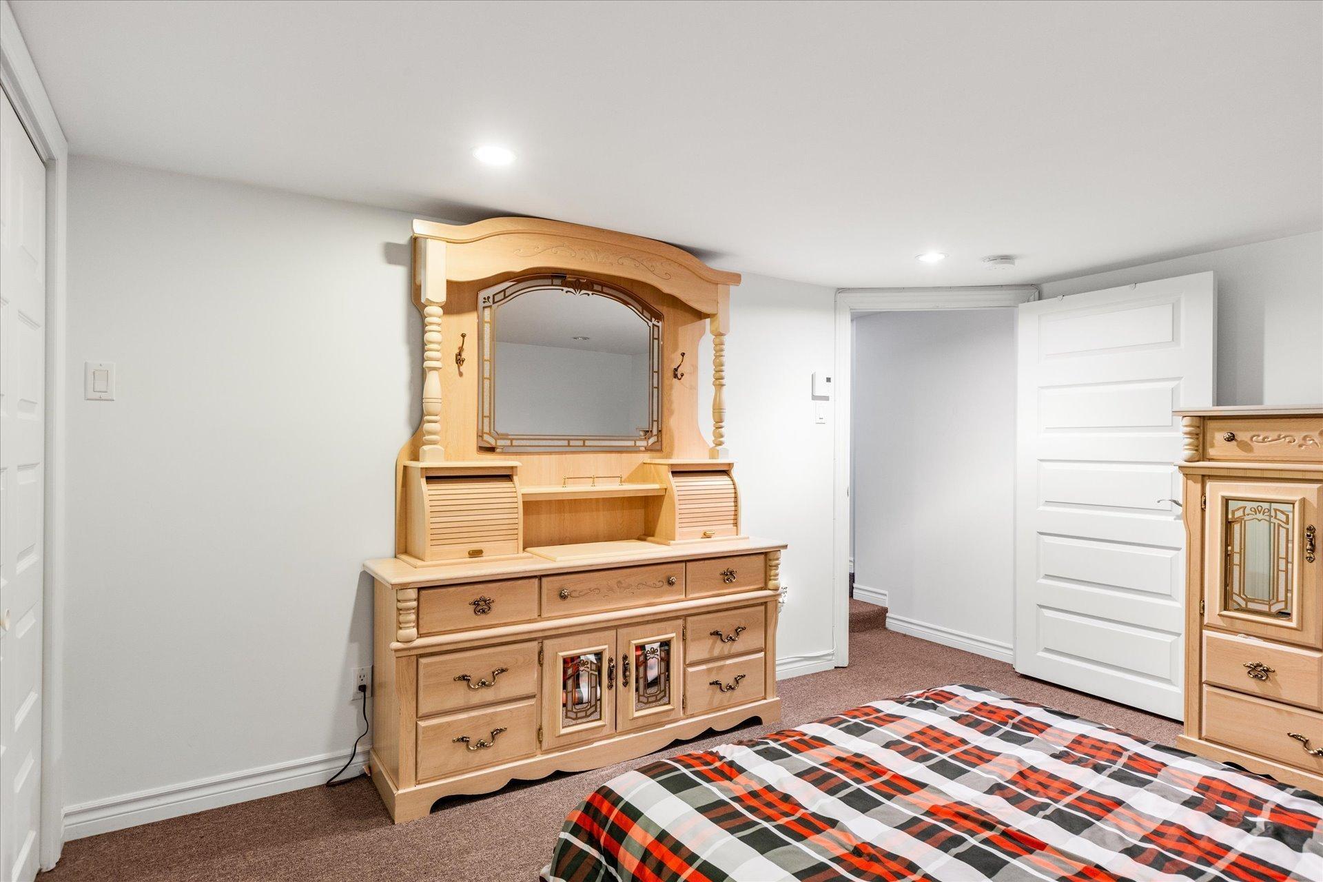 









625

 - 631


Av. de Grand-Mère

,
Shawinigan,




QC
G9T2H6

