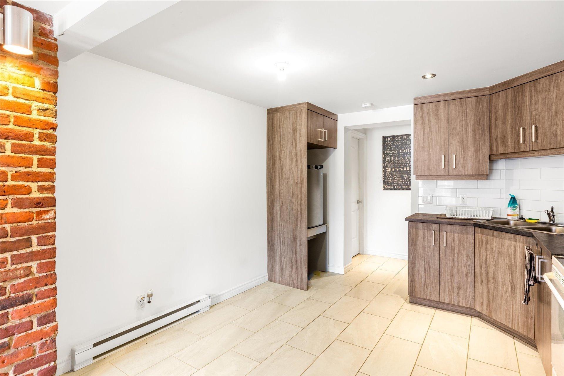 









625

 - 631


Av. de Grand-Mère

,
Shawinigan,




QC
G9T2H6

