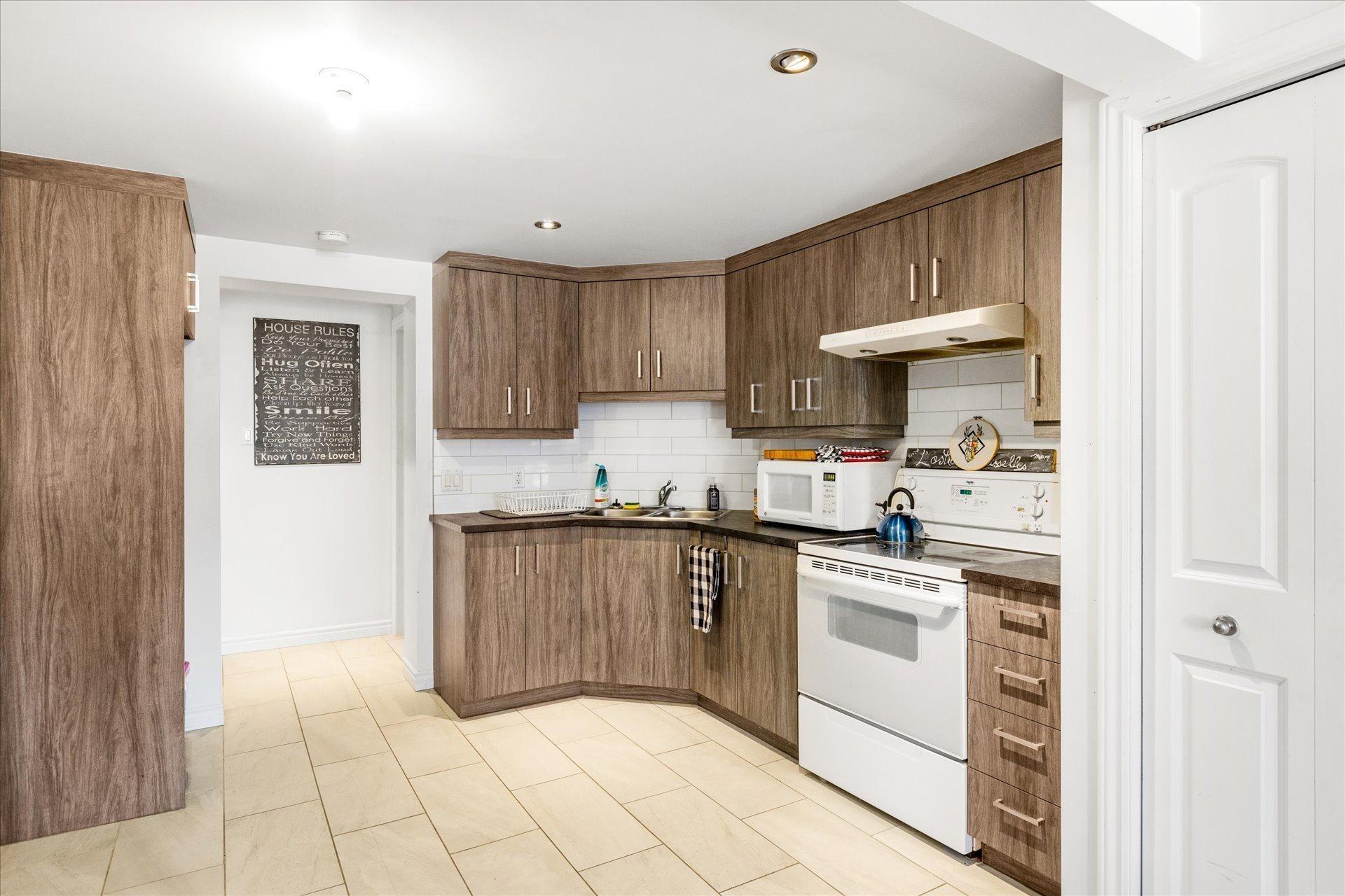 









625

 - 631


Av. de Grand-Mère

,
Shawinigan,




QC
G9T2H6

