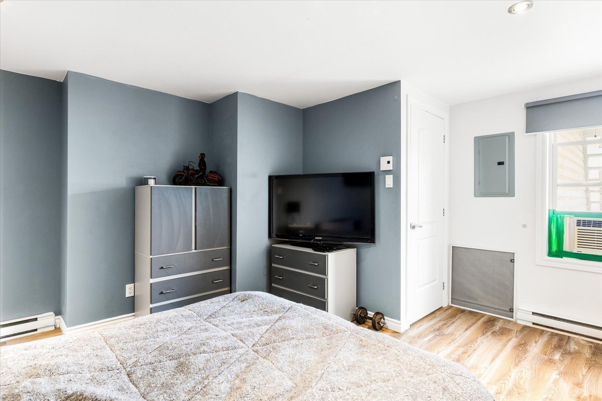 









625

 - 631


Av. de Grand-Mère

,
Shawinigan,




QC
G9T2H6

