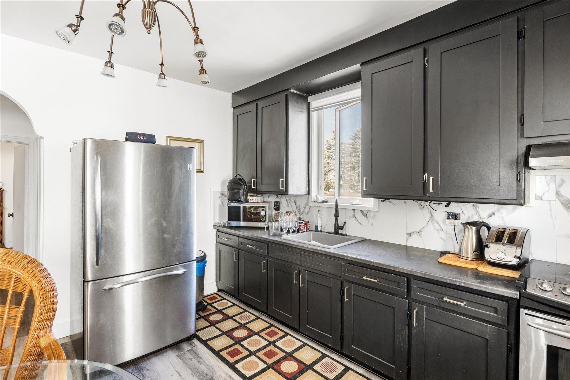 









625

 - 631


Av. de Grand-Mère

,
Shawinigan,




QC
G9T2H6

