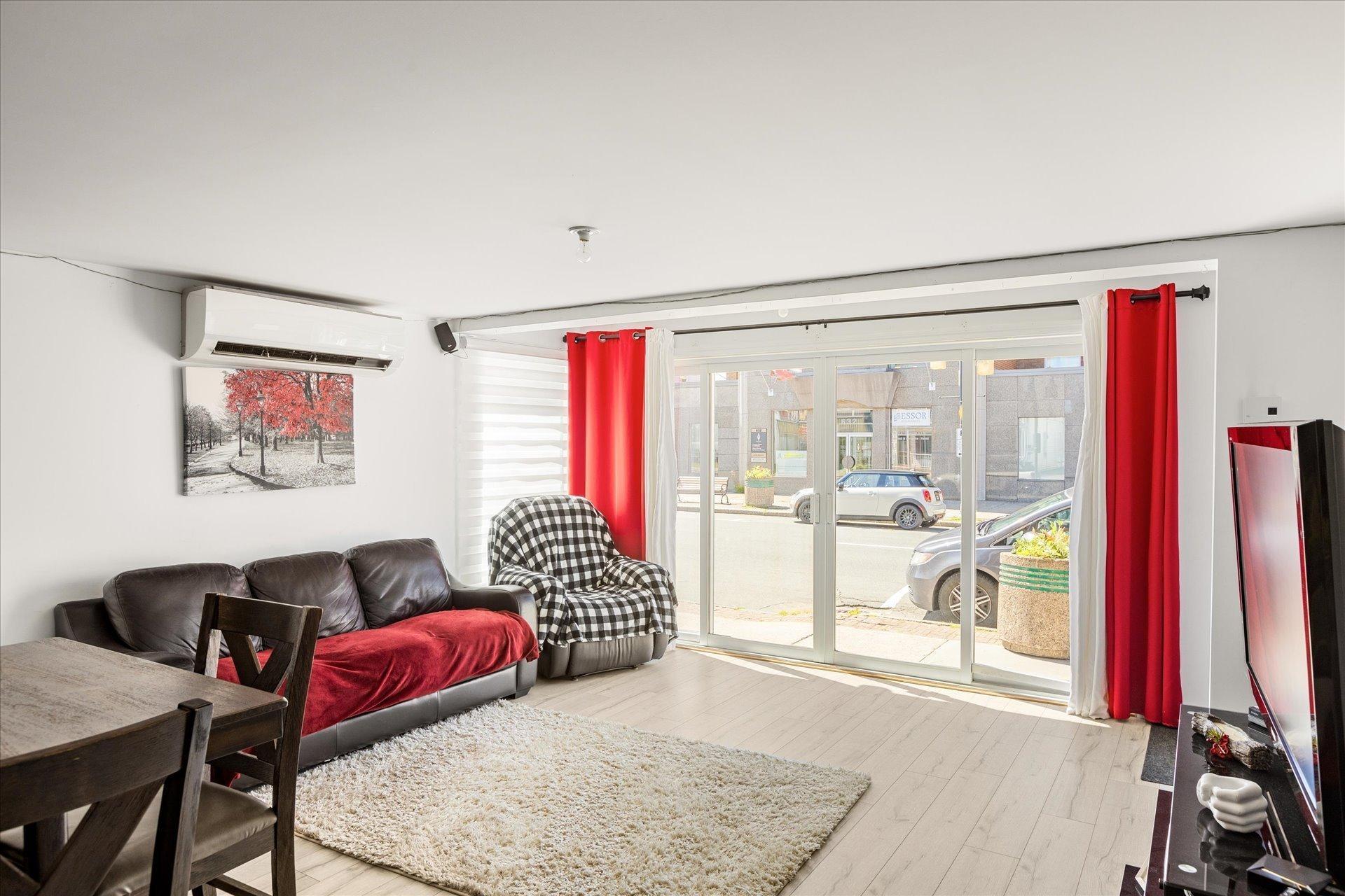 









625

 - 631


Av. de Grand-Mère

,
Shawinigan,




QC
G9T2H6


