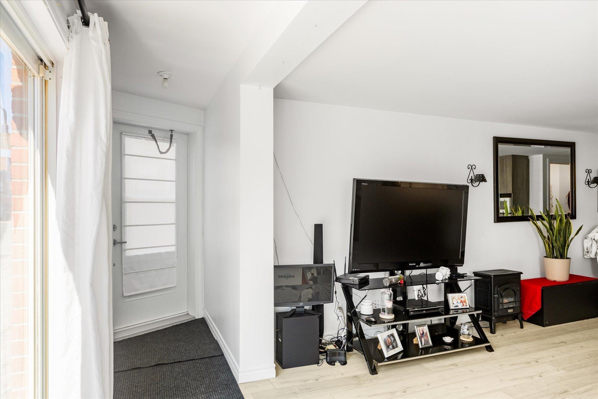 









625

 - 631


Av. de Grand-Mère

,
Shawinigan,




QC
G9T2H6

