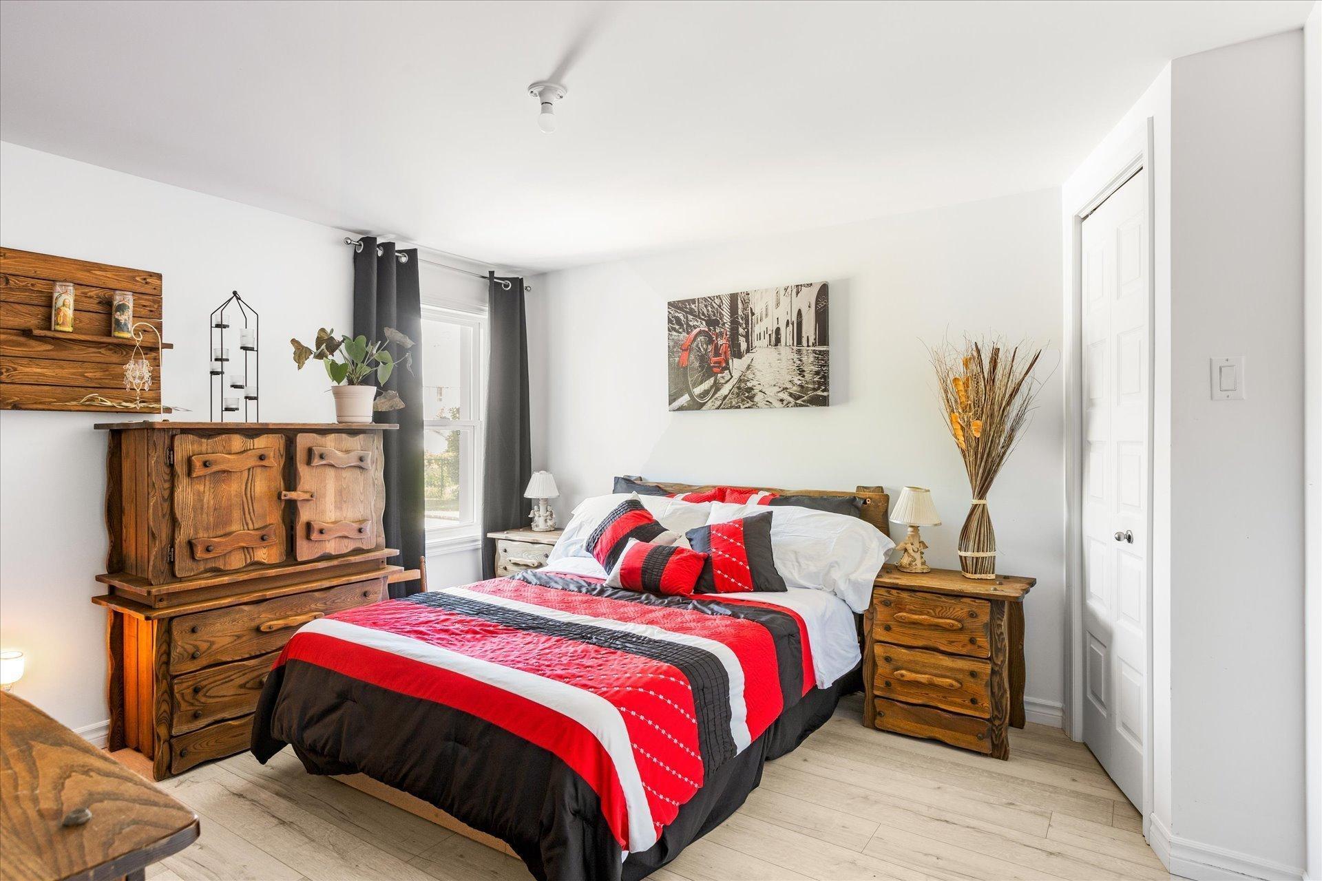 









625

 - 631


Av. de Grand-Mère

,
Shawinigan,




QC
G9T2H6

