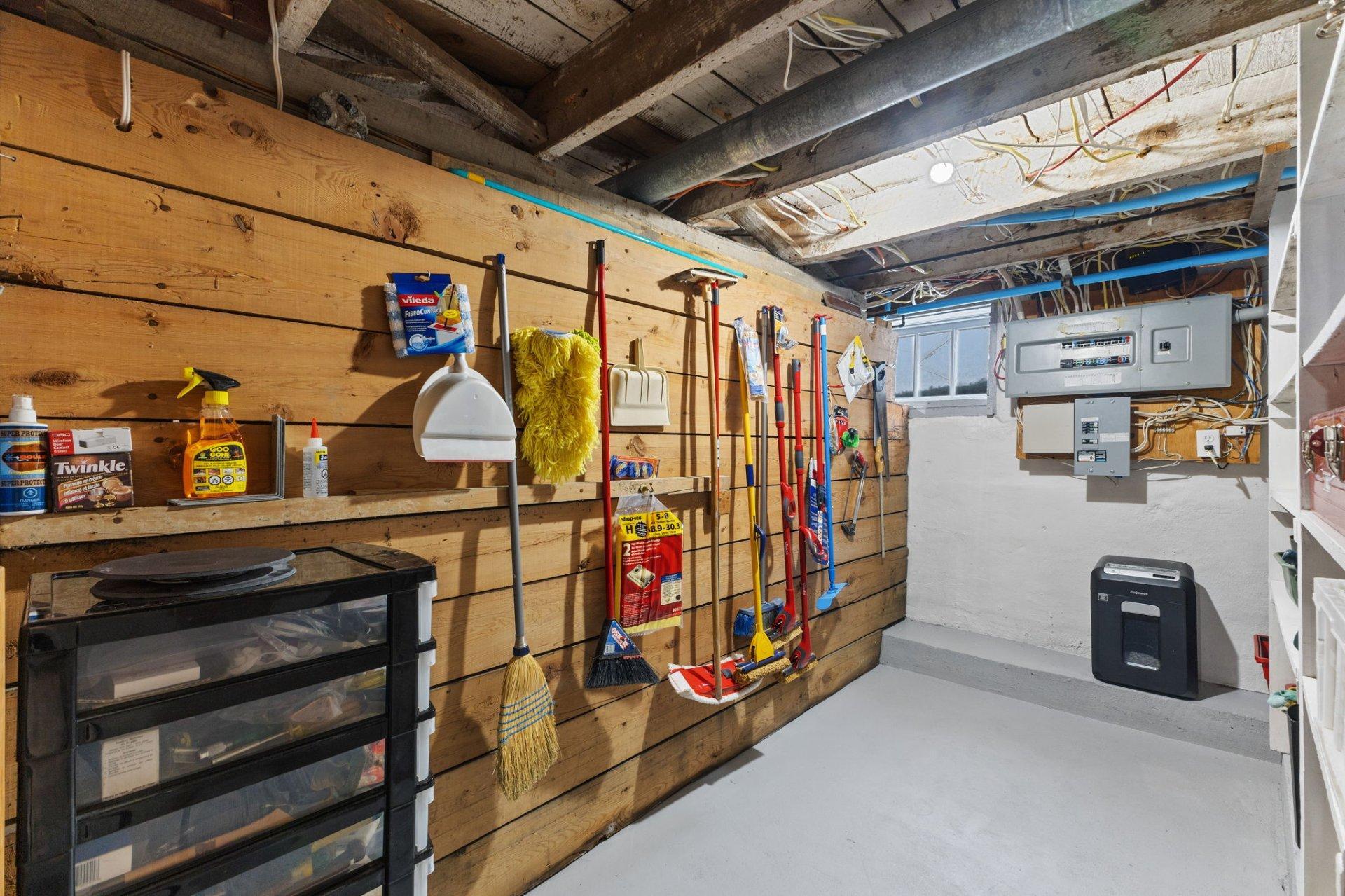 









9


Ch. Donaldson

,
Gatineau (Buckingham),




QC
J8L1Y6

