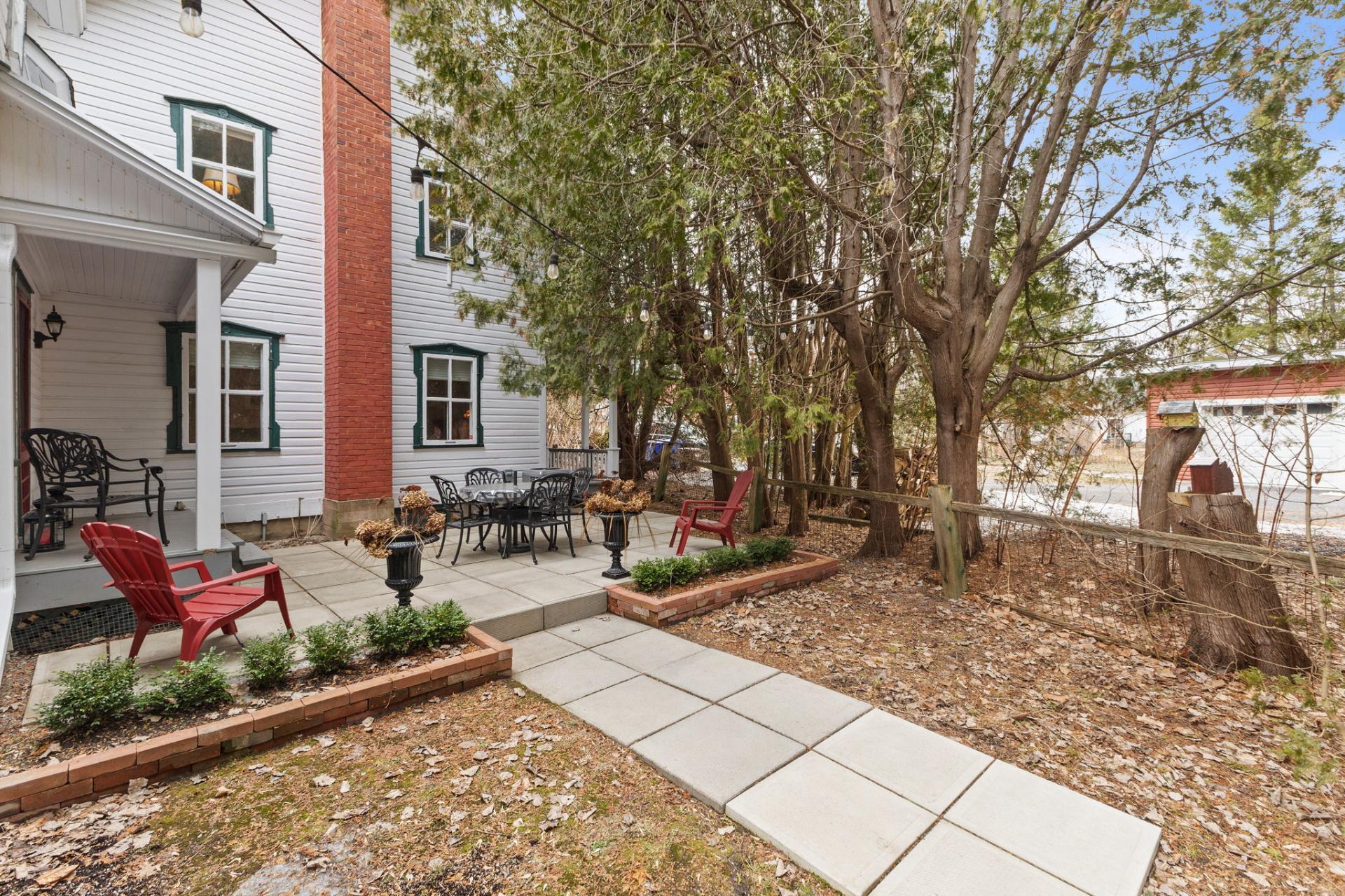 









9


Ch. Donaldson

,
Gatineau (Buckingham),




QC
J8L1Y6

