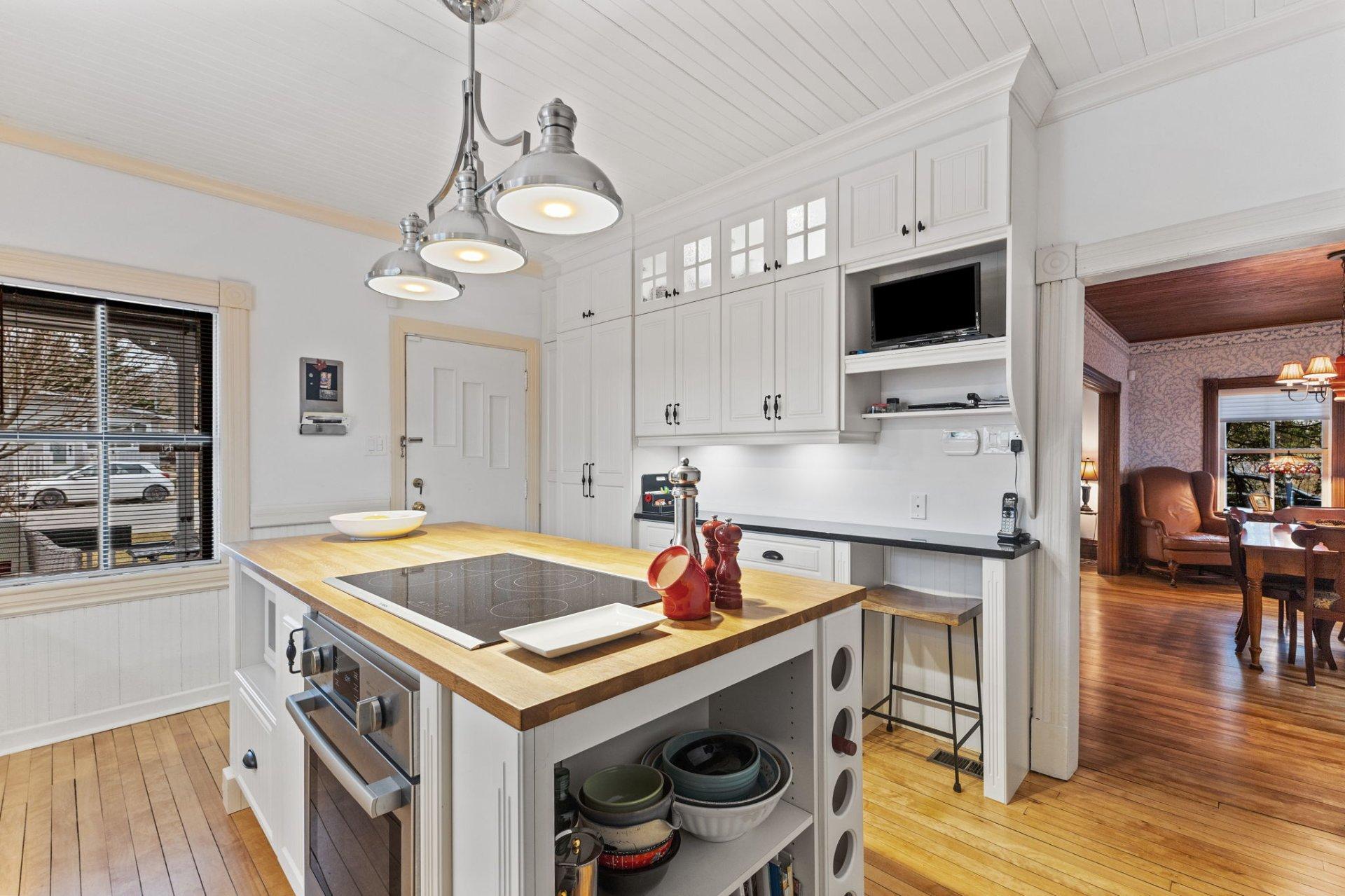 









9


Ch. Donaldson

,
Gatineau (Buckingham),




QC
J8L1Y6

