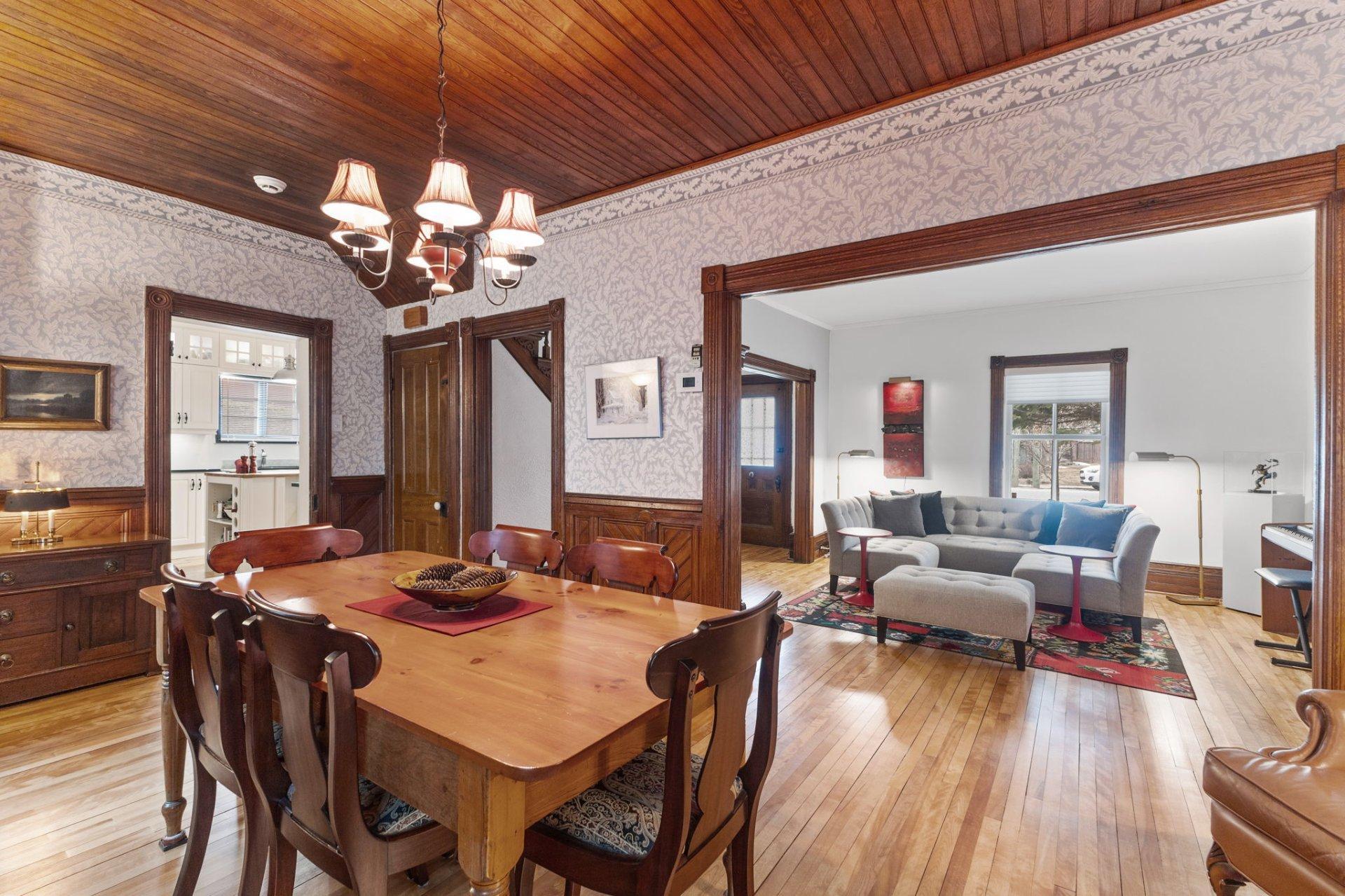 









9


Ch. Donaldson

,
Gatineau (Buckingham),




QC
J8L1Y6

