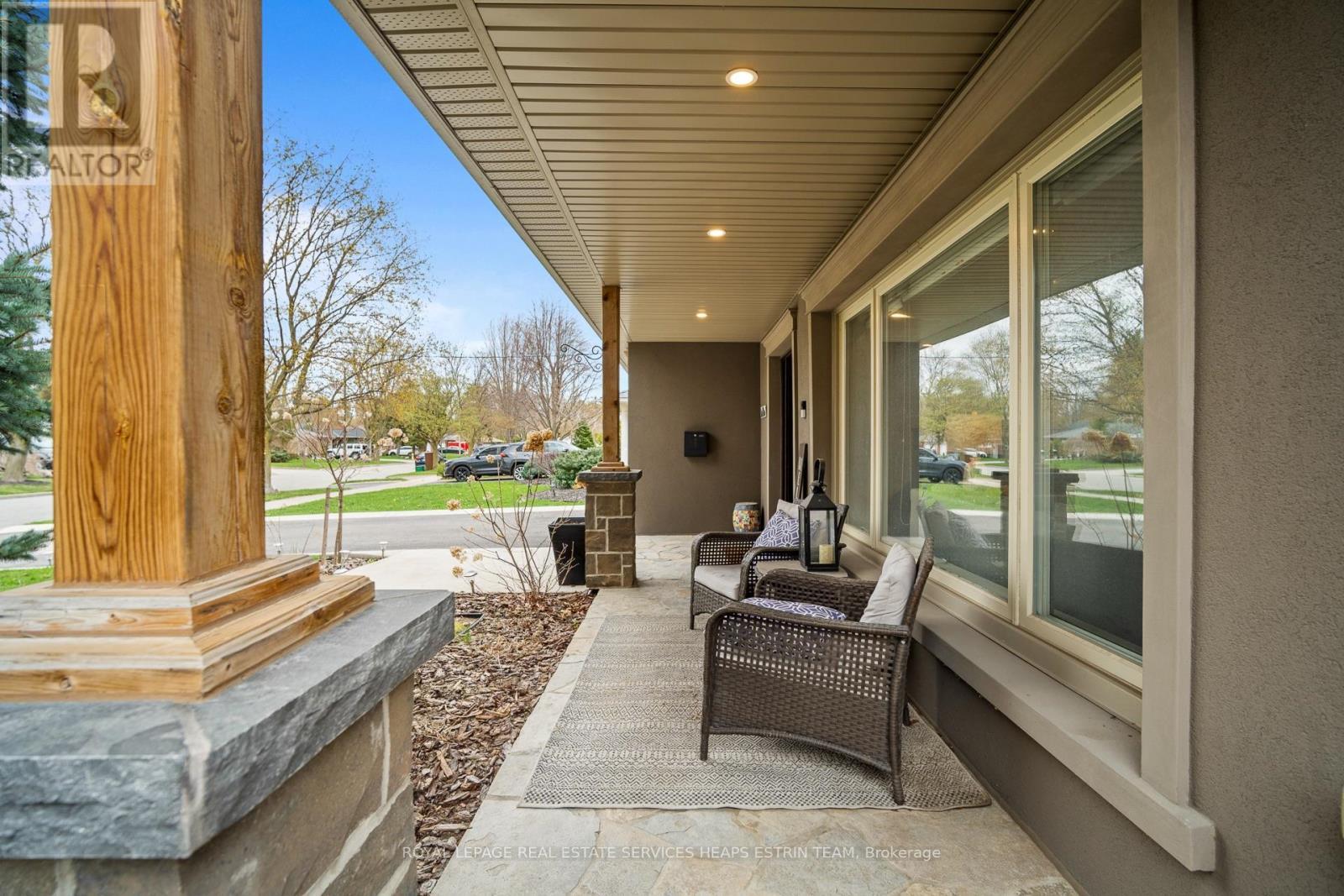 












7 FOREST PATH COURT

,
Toronto,




Ontario
M9V1L4

