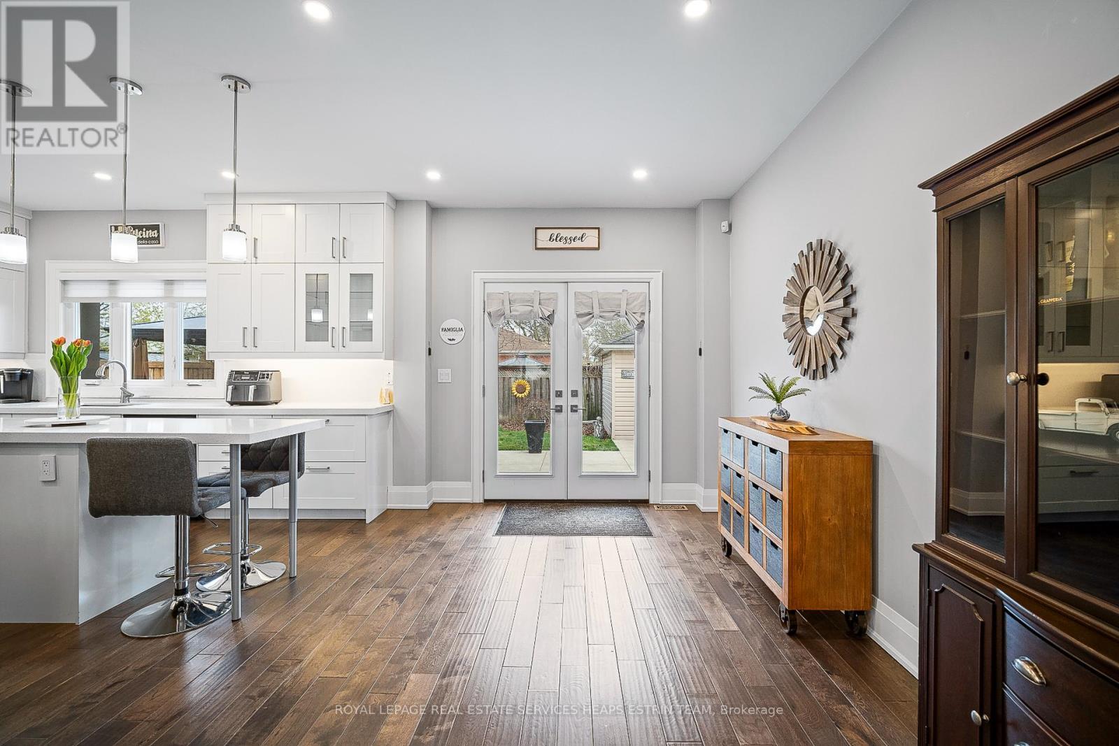 












7 FOREST PATH COURT

,
Toronto,




Ontario
M9V1L4

