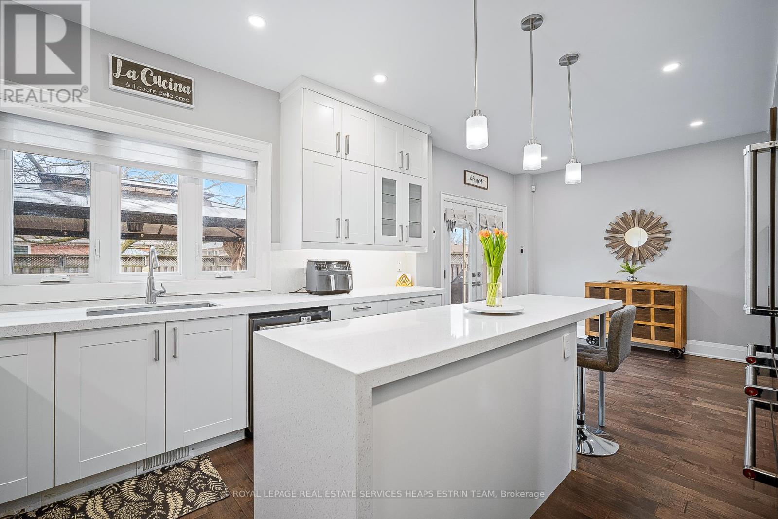 












7 FOREST PATH COURT

,
Toronto,




Ontario
M9V1L4

