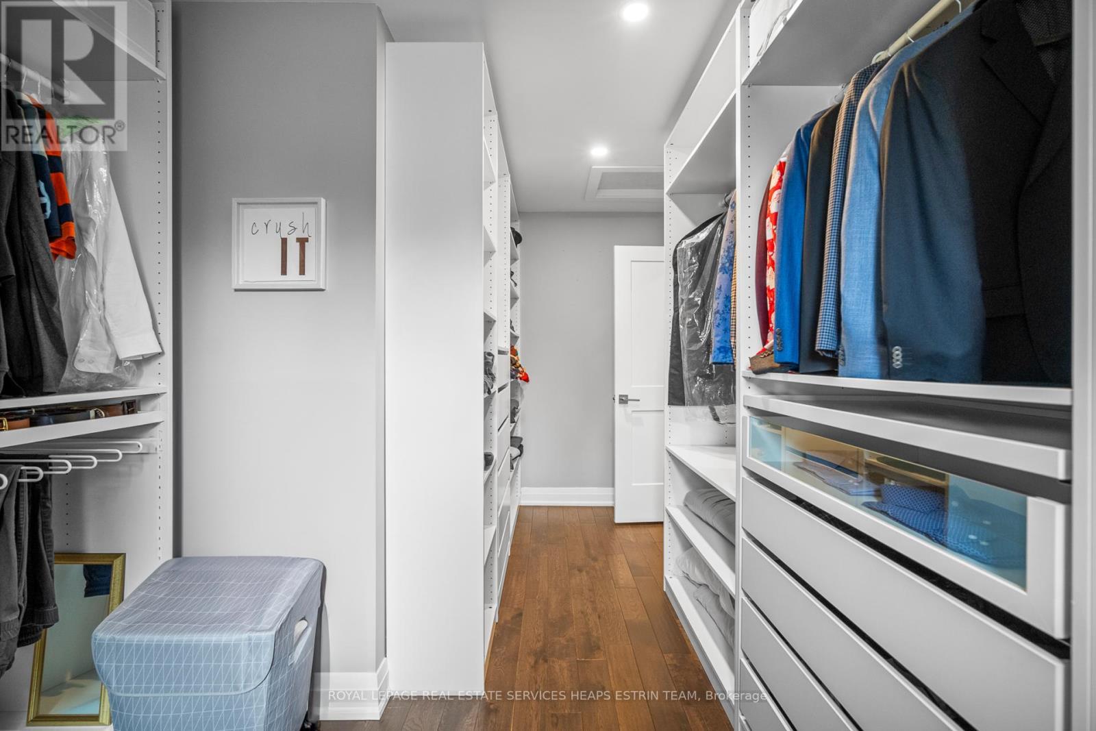 












7 FOREST PATH COURT

,
Toronto,




Ontario
M9V1L4

