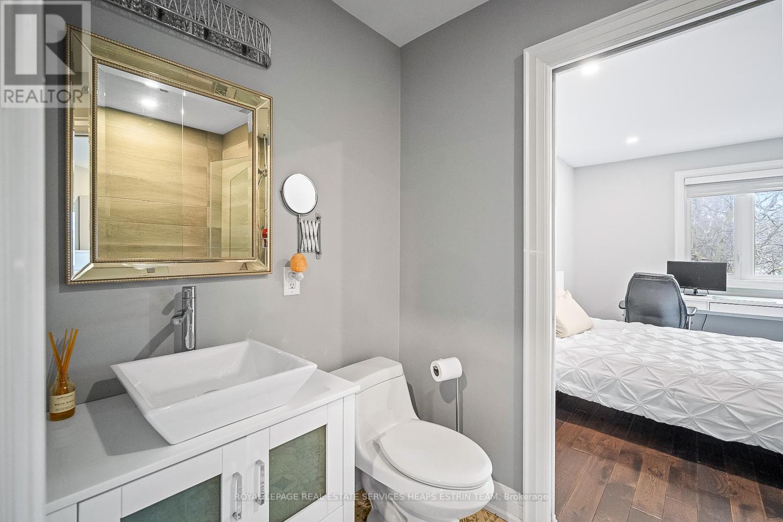 












7 FOREST PATH COURT

,
Toronto,




Ontario
M9V1L4

