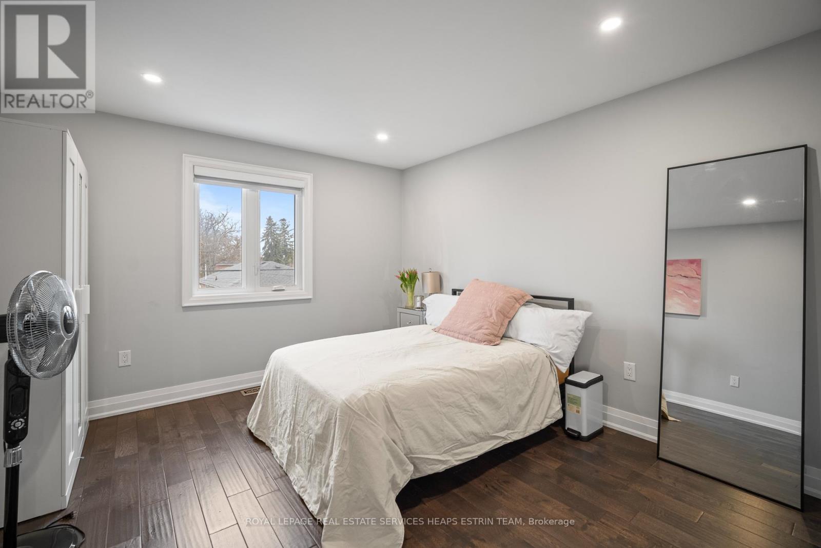 












7 FOREST PATH COURT

,
Toronto,




Ontario
M9V1L4

