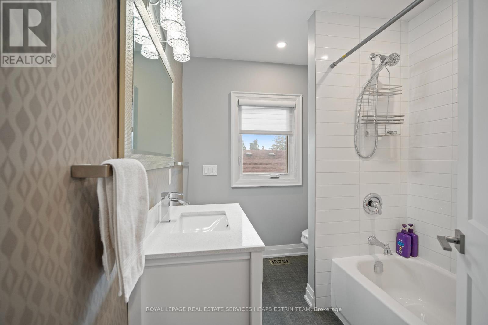 












7 FOREST PATH COURT

,
Toronto,




Ontario
M9V1L4

