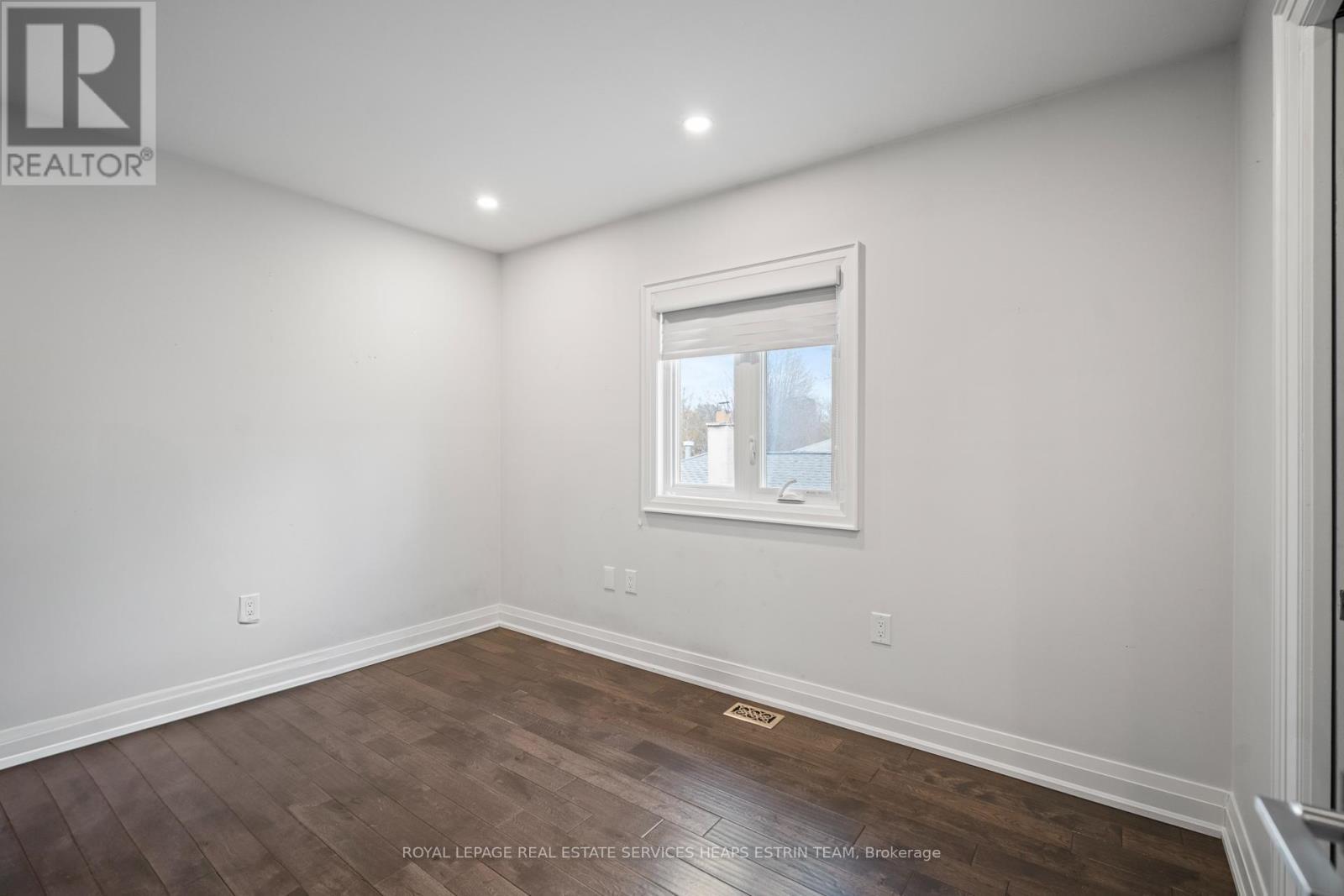 












7 FOREST PATH COURT

,
Toronto,




Ontario
M9V1L4

